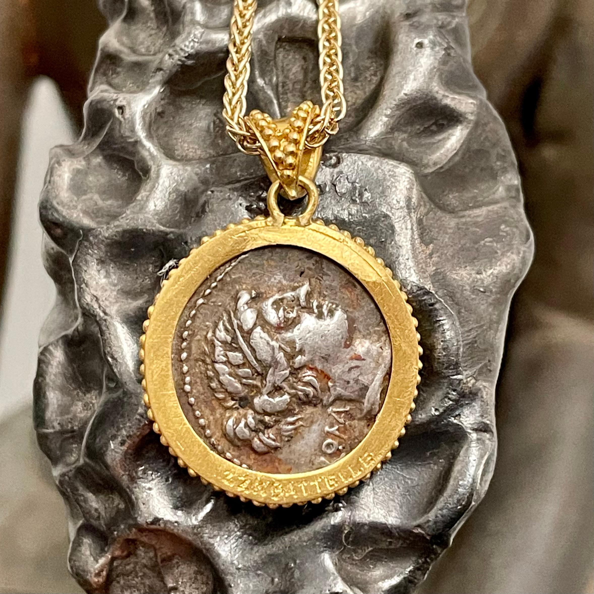 Ancient Roman 1st Century BC Victoria Coin 22K Gold Pendant For Sale 1