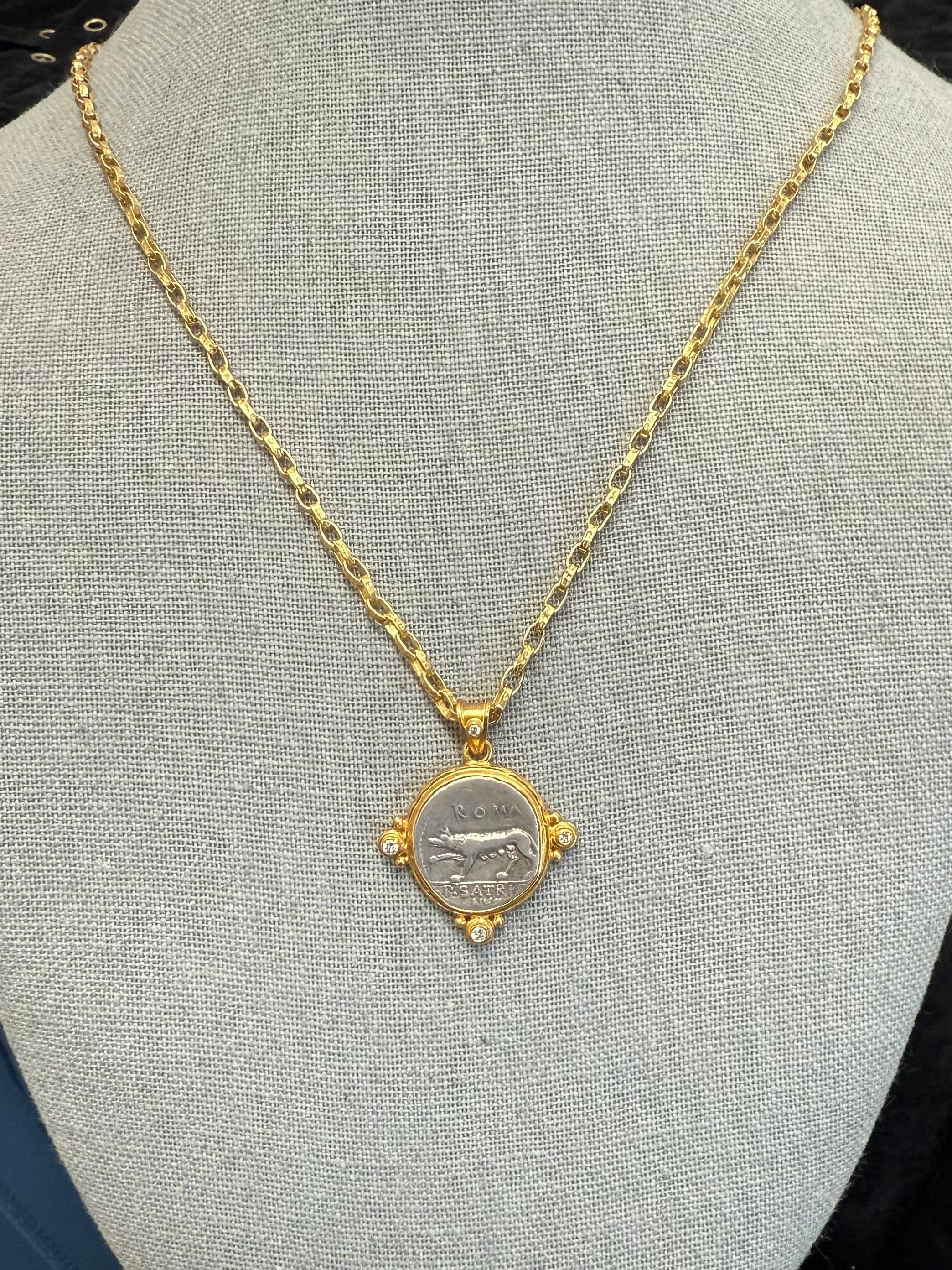 Pendentif en or 18K avec pièce de monnaie du loup de l'Antiquité romaine du 1er siècle avant J.-C. et diamants en vente 6