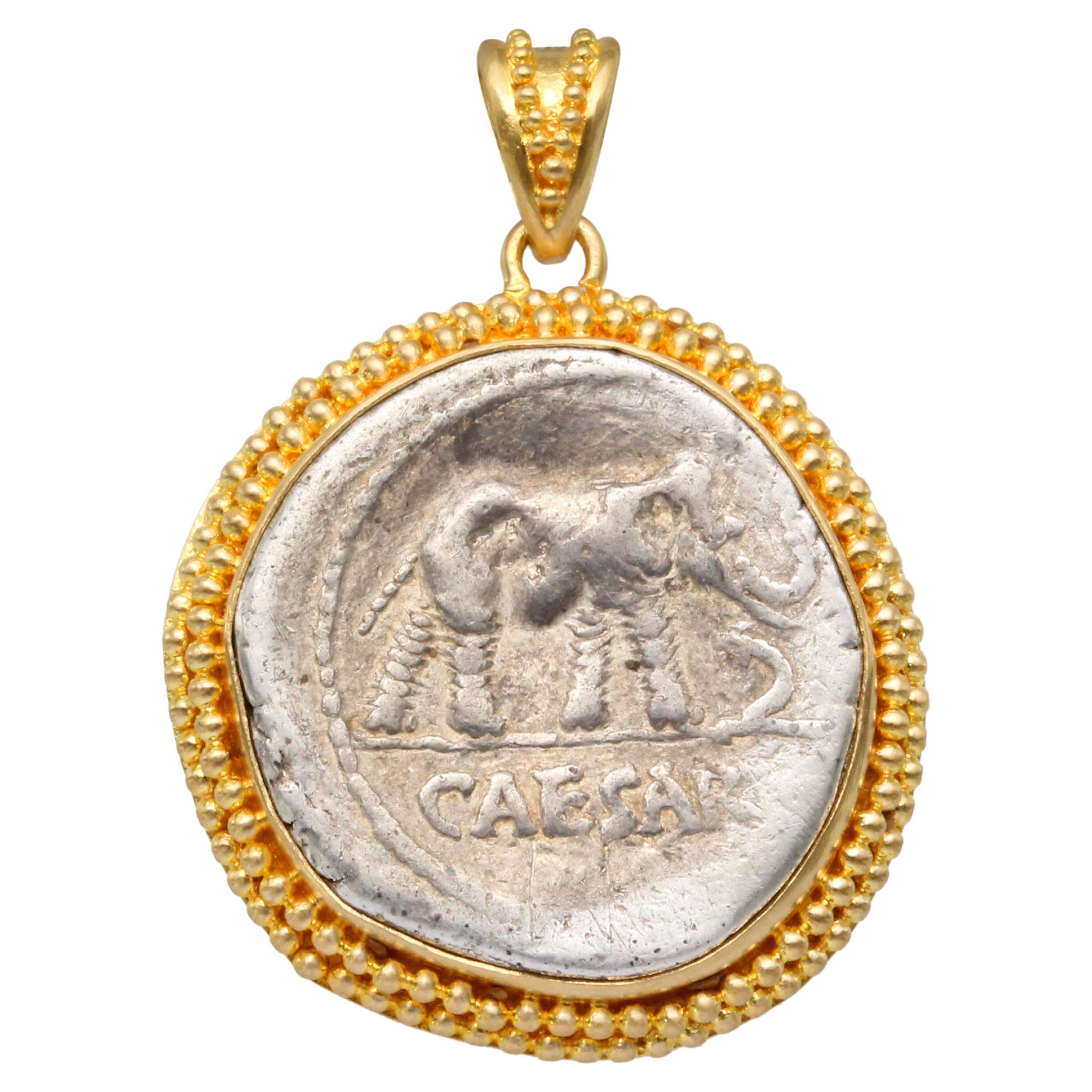 Ancient Roman 1st Century Bce Julius Caesar Coin 18k Gold Pendant For Sale