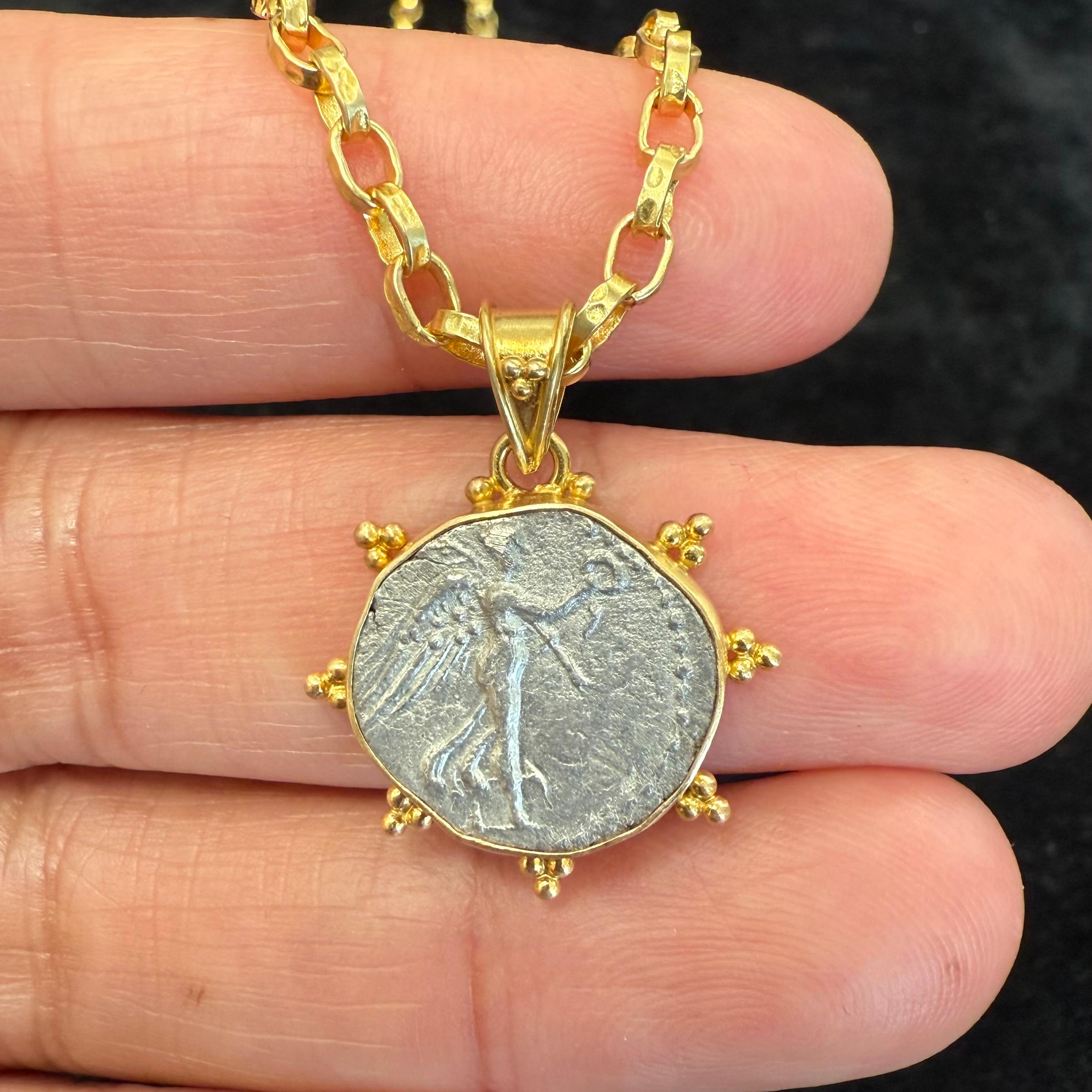Ancient Roman 1st Century Goddess Victoria Coin 18K Gold Pendant For Sale 5
