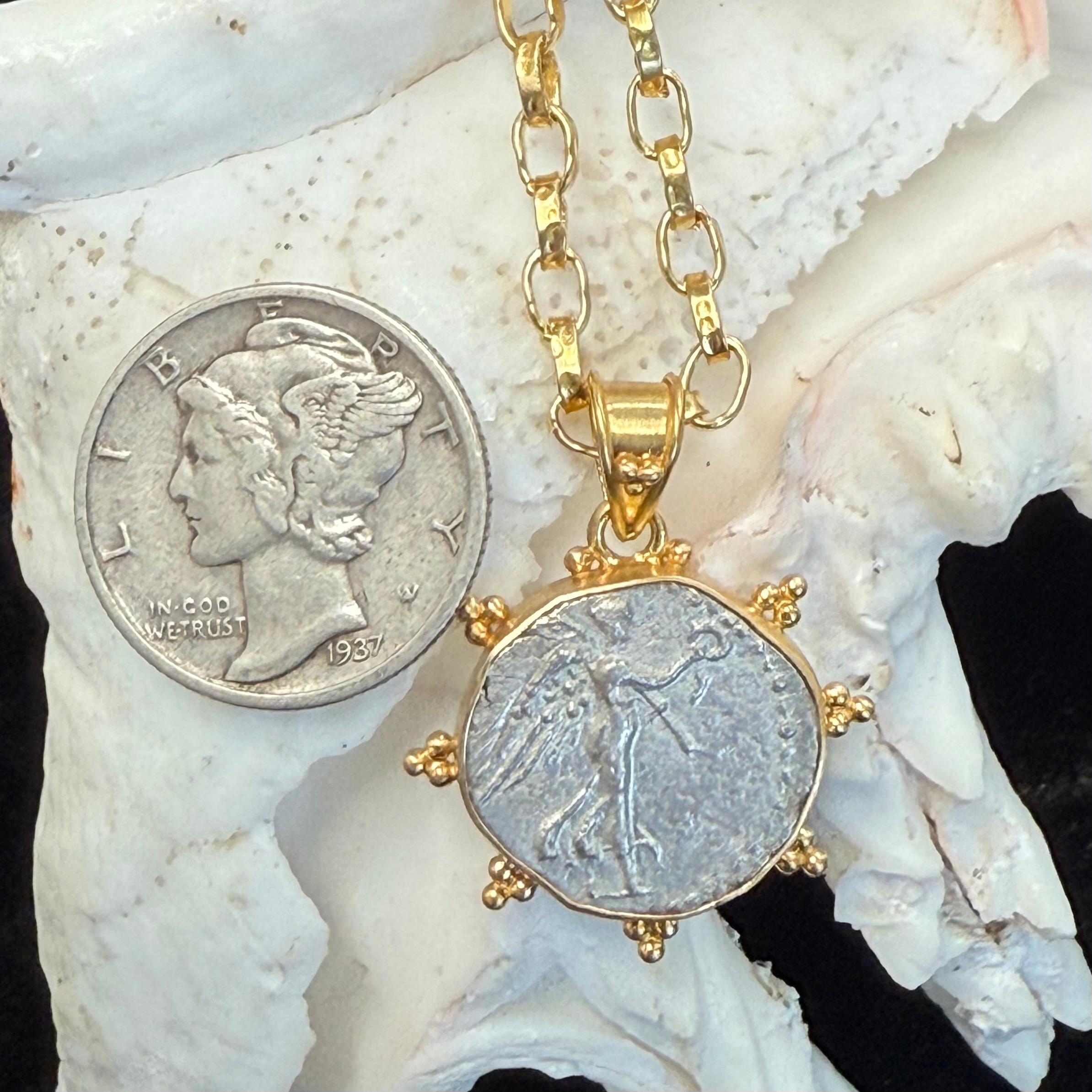 Ancient Roman 1st Century Goddess Victoria Coin 18K Gold Pendant For Sale 7