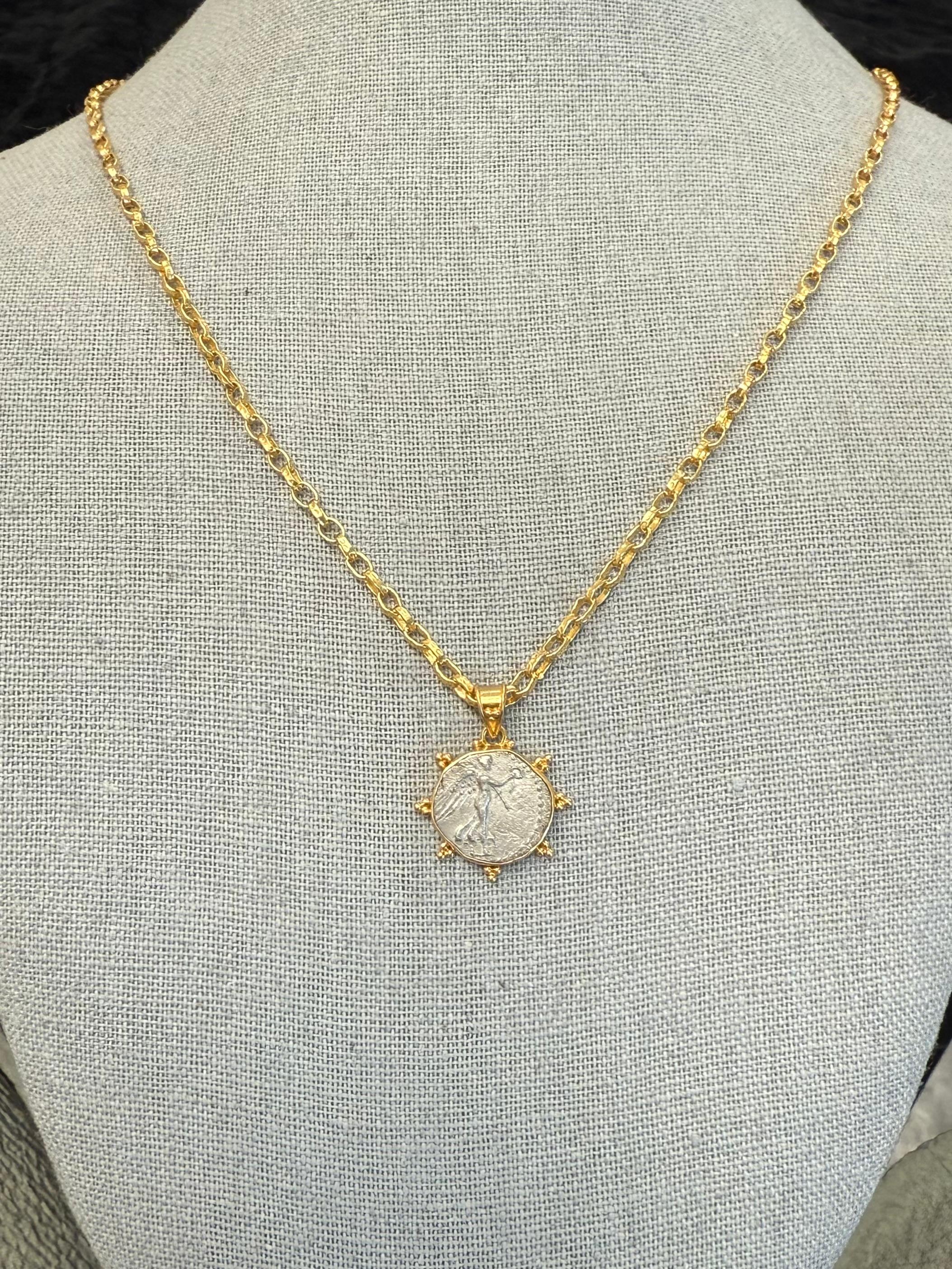Ancient Roman 1st Century Goddess Victoria Coin 18K Gold Pendant In New Condition For Sale In Soquel, CA