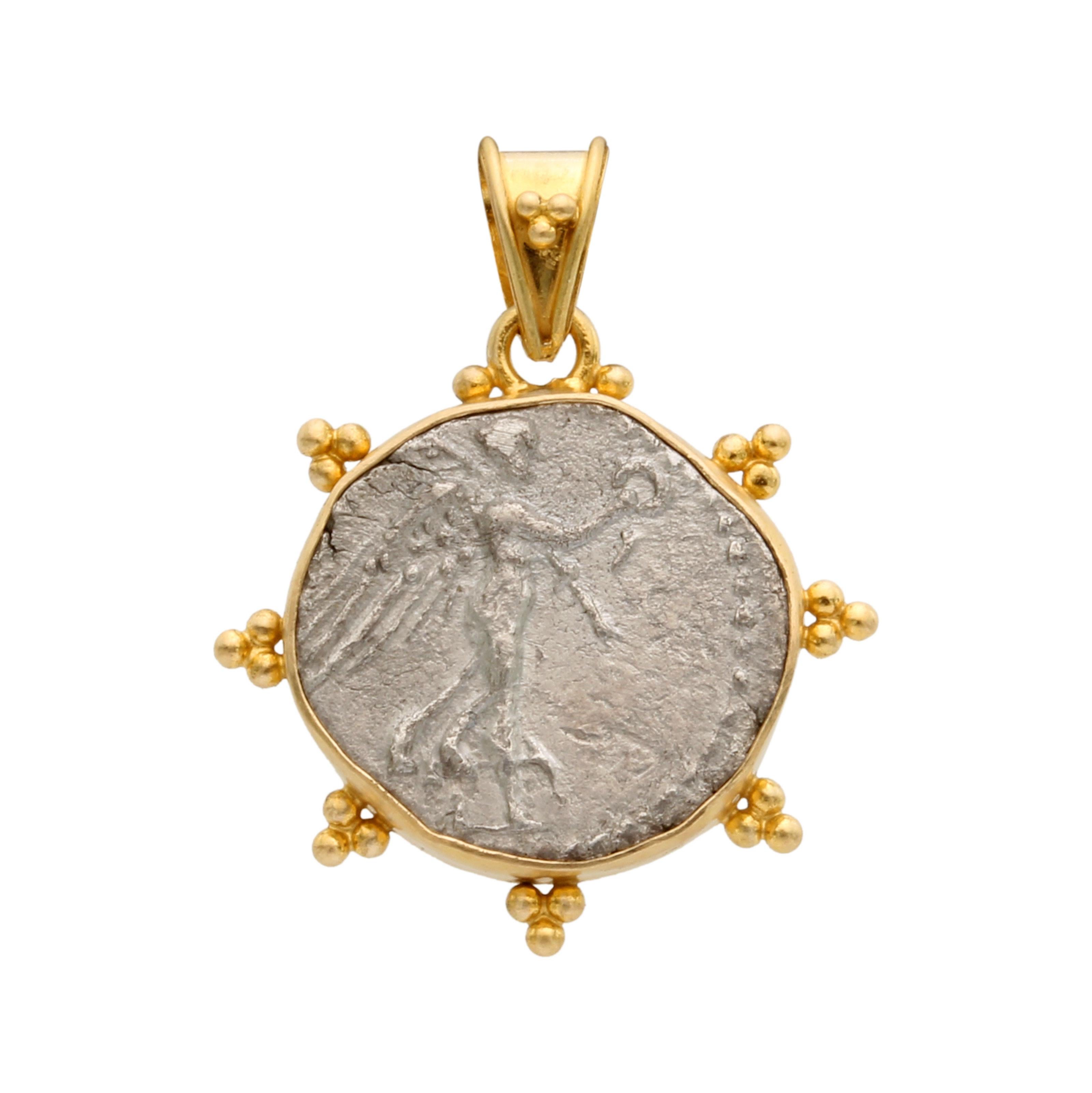 Ancient Roman 1st Century Goddess Victoria Coin 18K Gold Pendant For Sale 2