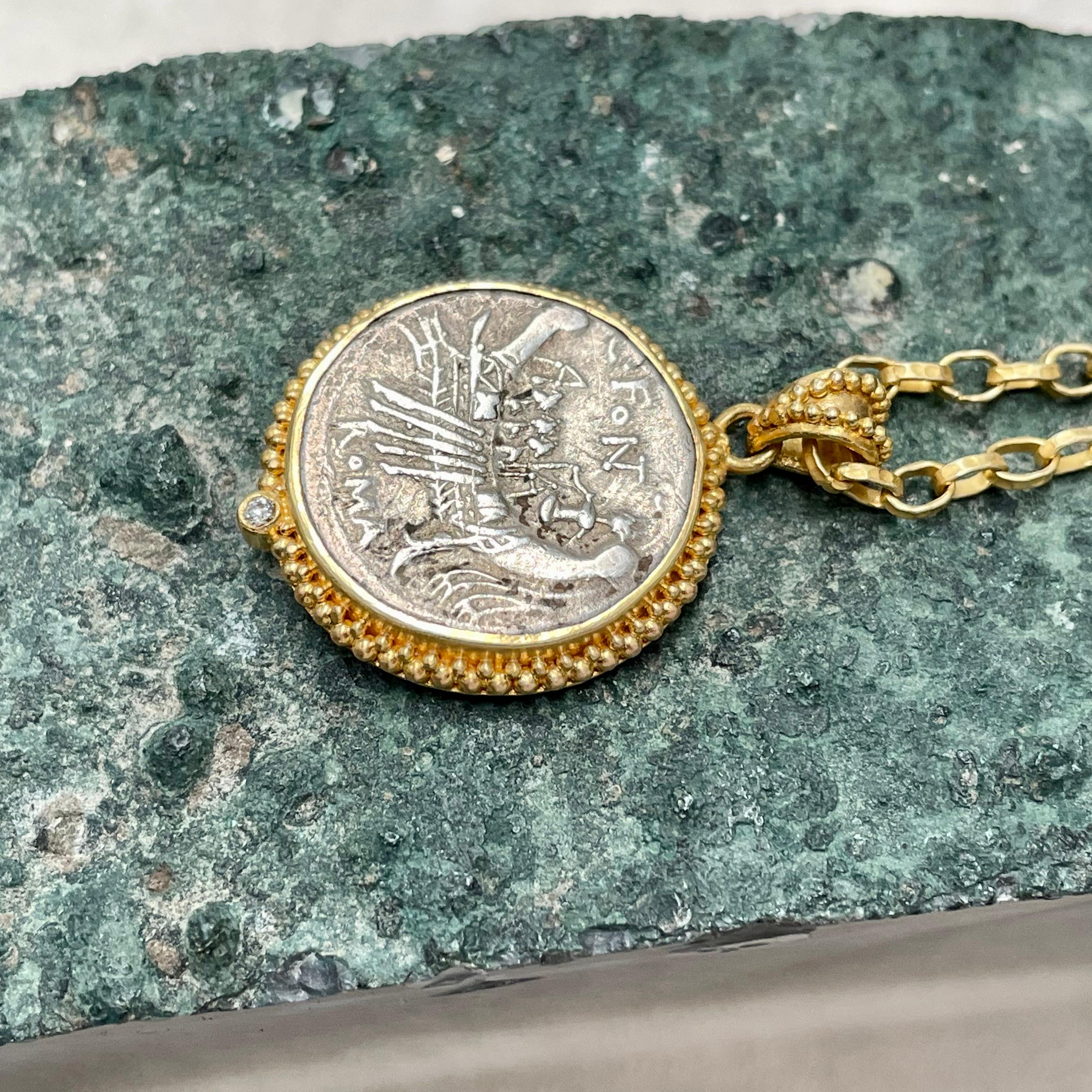 Pendentif en or 22K avec pice de galre romaine antique du 2e sicle avant J.-C. Unisexe en vente