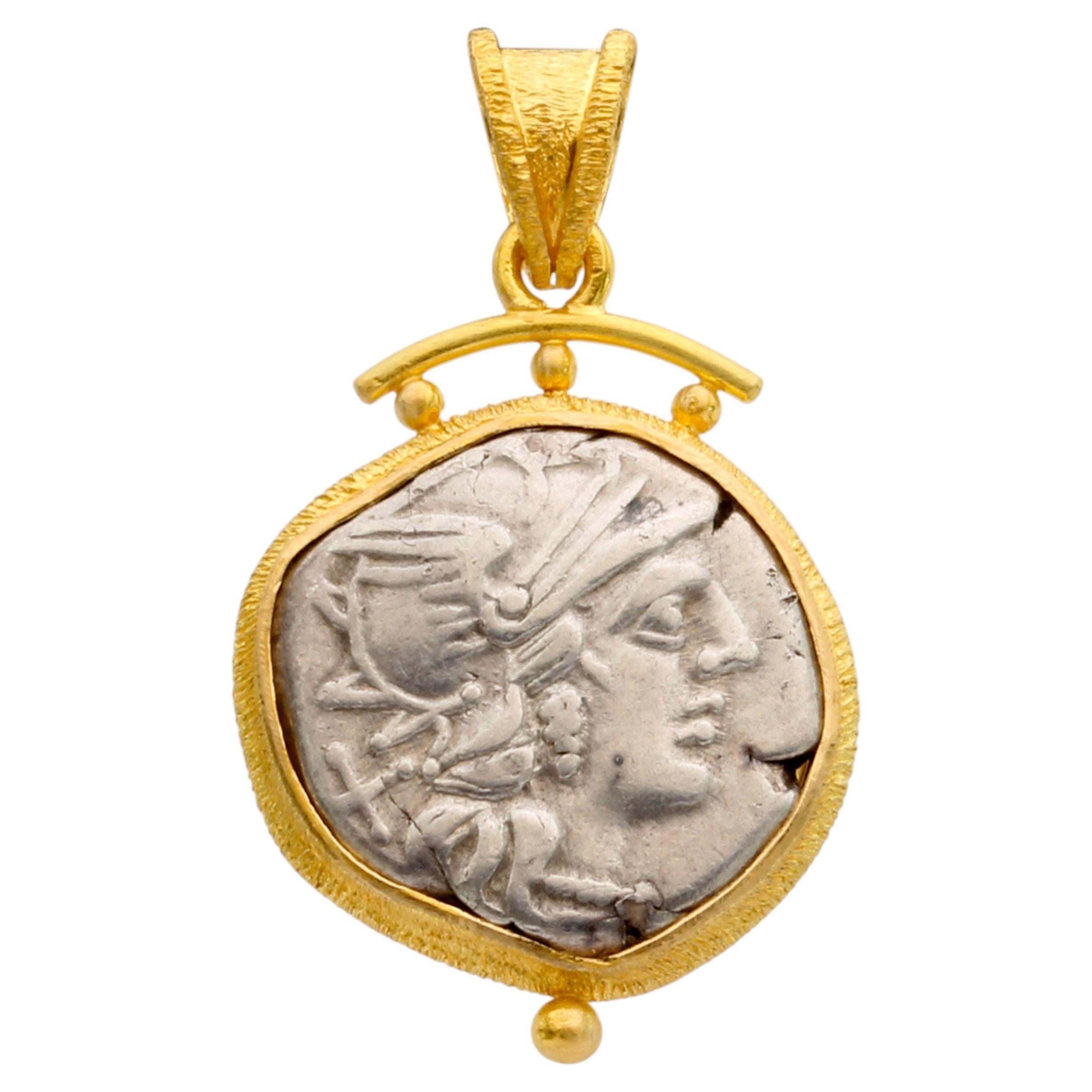 Antico ciondolo romano del II secolo a.C. con moneta della dea Roma in oro 18 carati