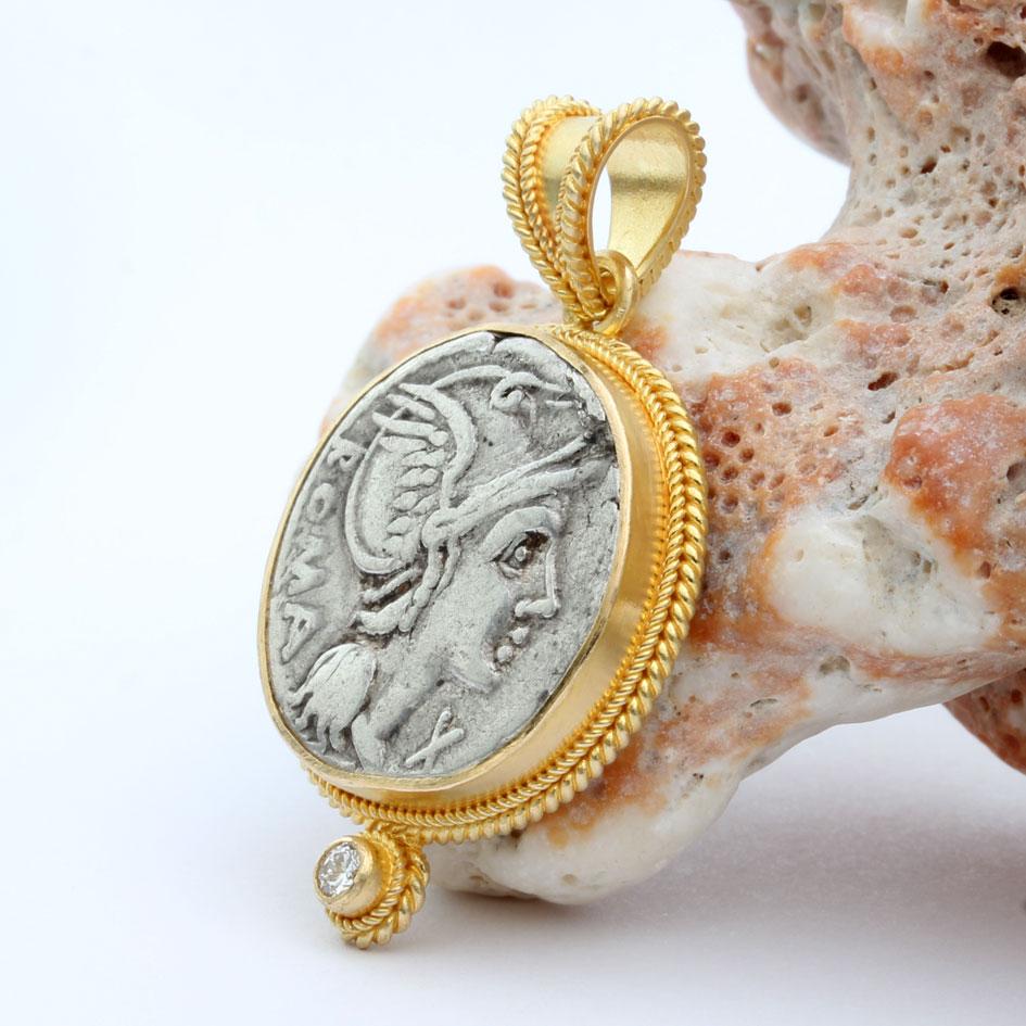 Colgante de oro de 18 quilates con diamantes de la diosa Roma de la Antigua Roma del siglo II a.C. Romano clásico en venta