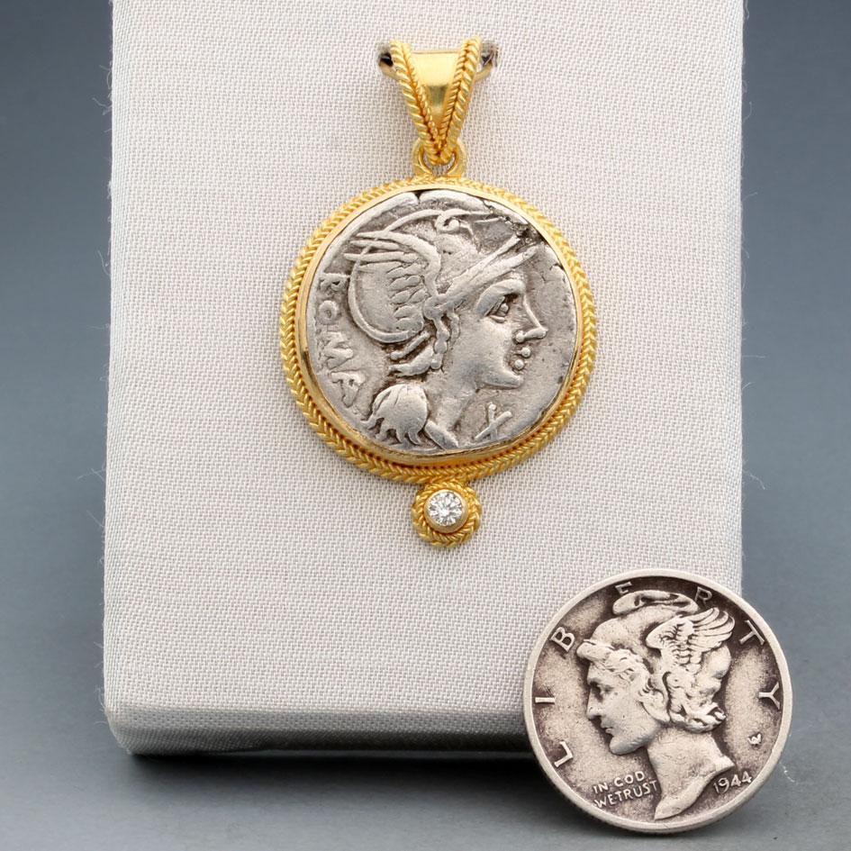 Femenino o masculino Colgante de oro de 18 quilates con diamantes de la diosa Roma de la Antigua Roma del siglo II a.C. en venta