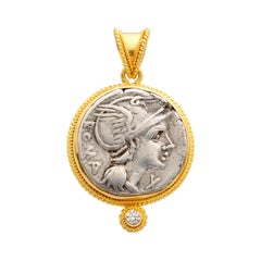 Colgante de oro de 18 quilates con diamantes de la diosa Roma de la Antigua Roma del siglo II a.C.
