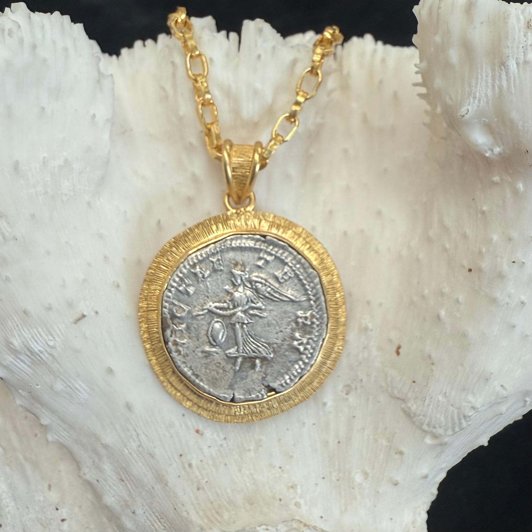 Ancient Roman 2nd Century Silver Goddess Victory Coin 18K Gold Pendant For Sale 5