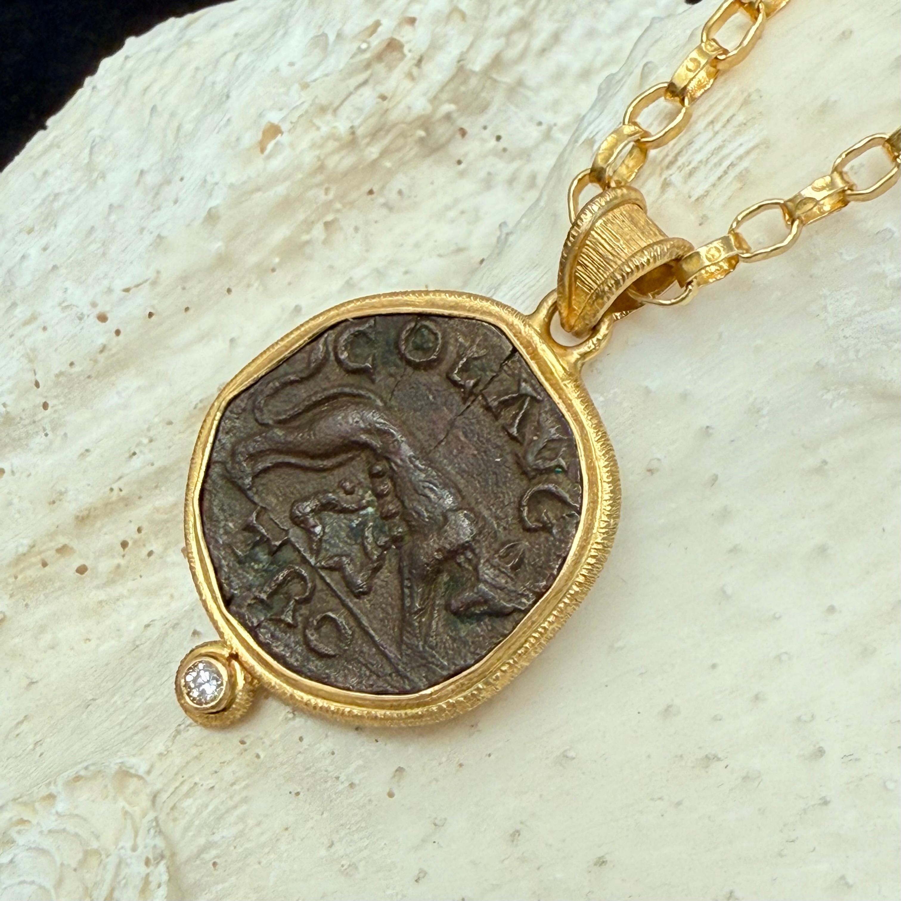 Pendentif en or 18 carats Romulus et Remus, pièce de monnaie en forme de loup, ancienne et romaine du IIIe siècle après J.-C., avec diamants en vente 4