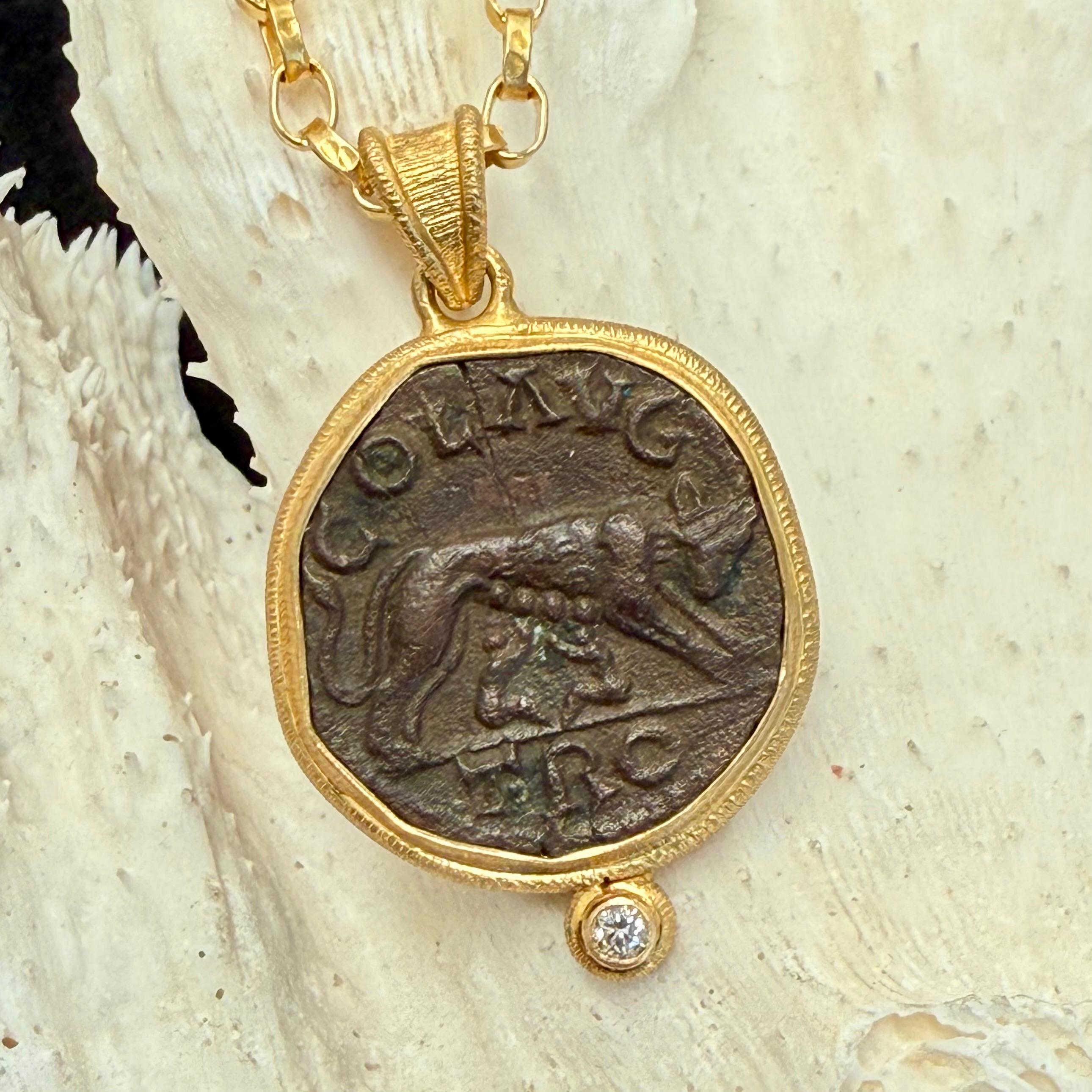 Pendentif en or 18 carats Romulus et Remus, pièce de monnaie en forme de loup, ancienne et romaine du IIIe siècle après J.-C., avec diamants en vente 5