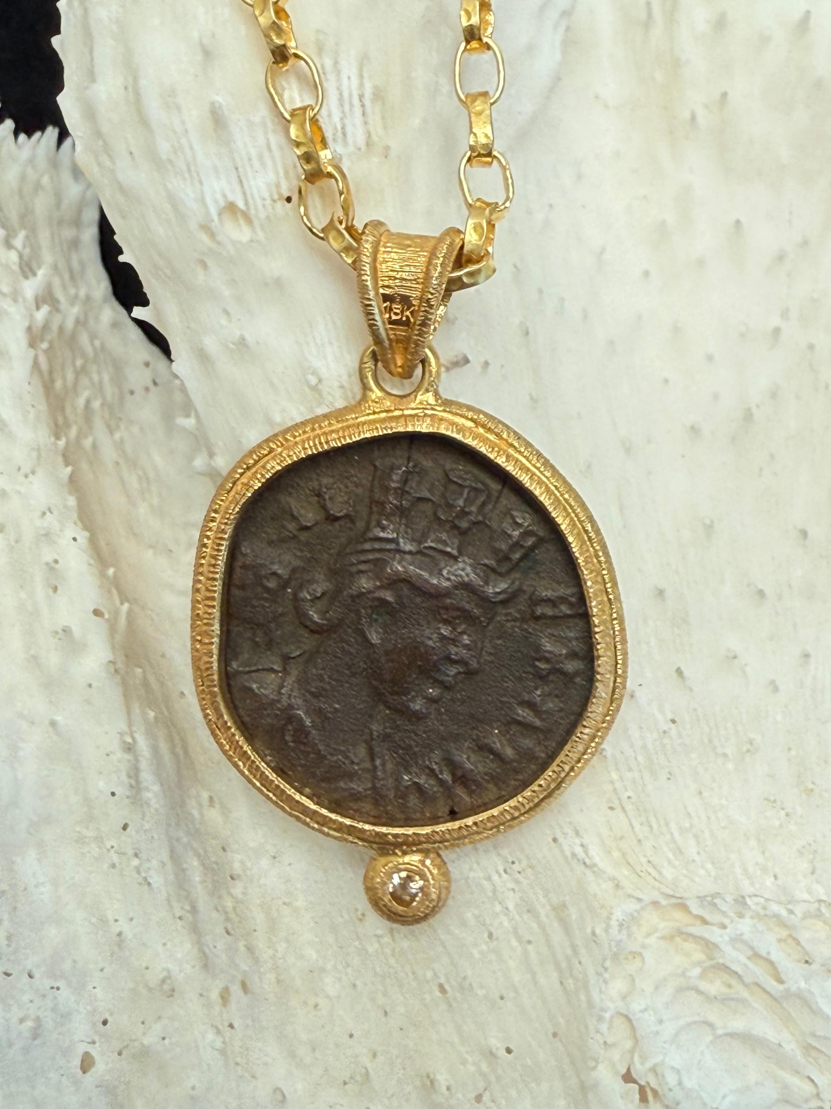 Pendentif en or 18 carats Romulus et Remus, pièce de monnaie en forme de loup, ancienne et romaine du IIIe siècle après J.-C., avec diamants Unisexe en vente