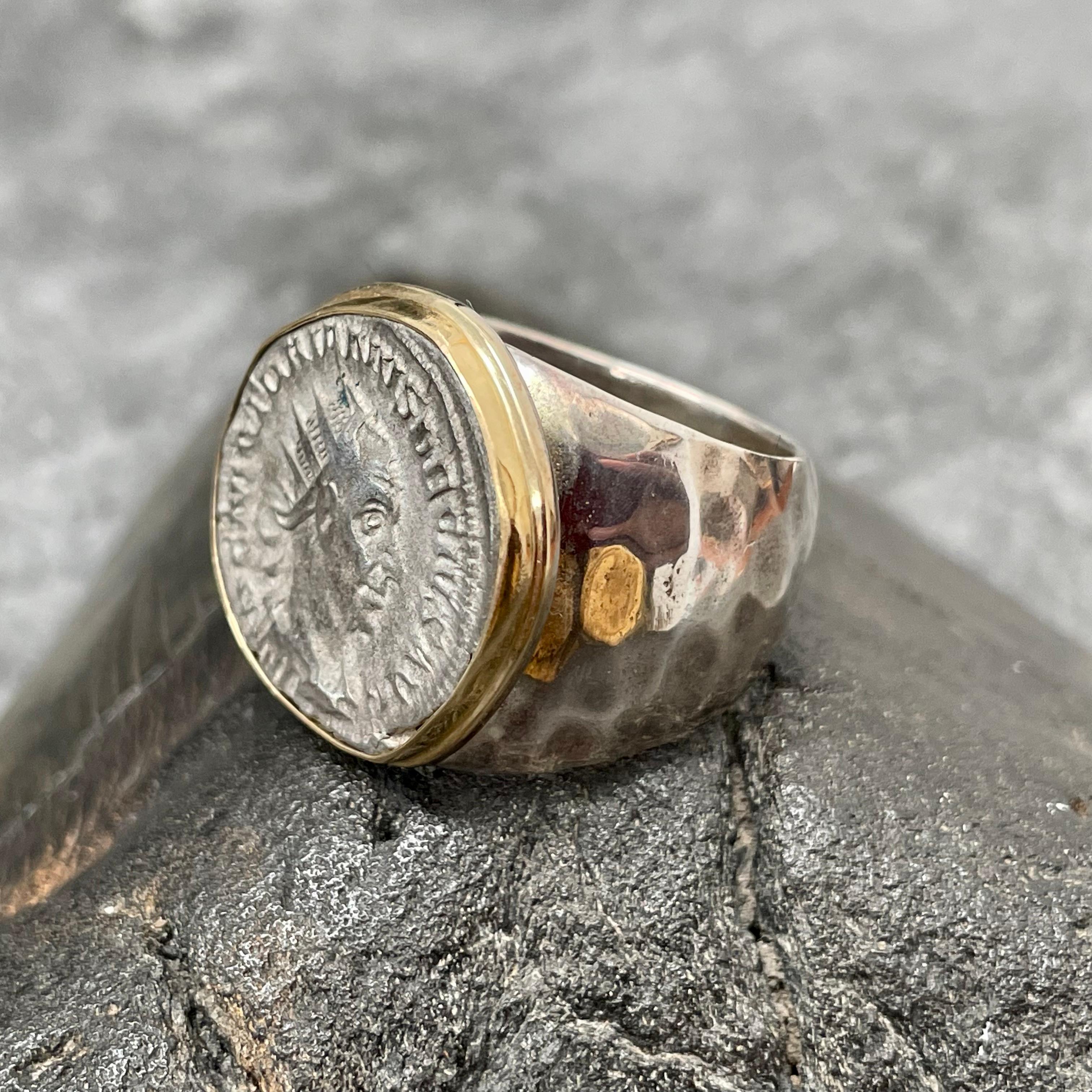 Ancient Roman 3rd Century Emperor Trajan Decius Coin Mens Silver 18K Gold Ring In New Condition In Soquel, CA