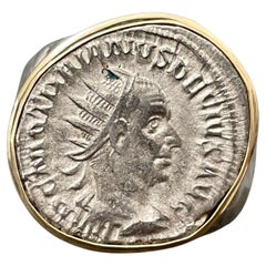 Ancient Roman 3rd Century Emperor Trajan Decius Coin Mens Silver 18K Gold Ring