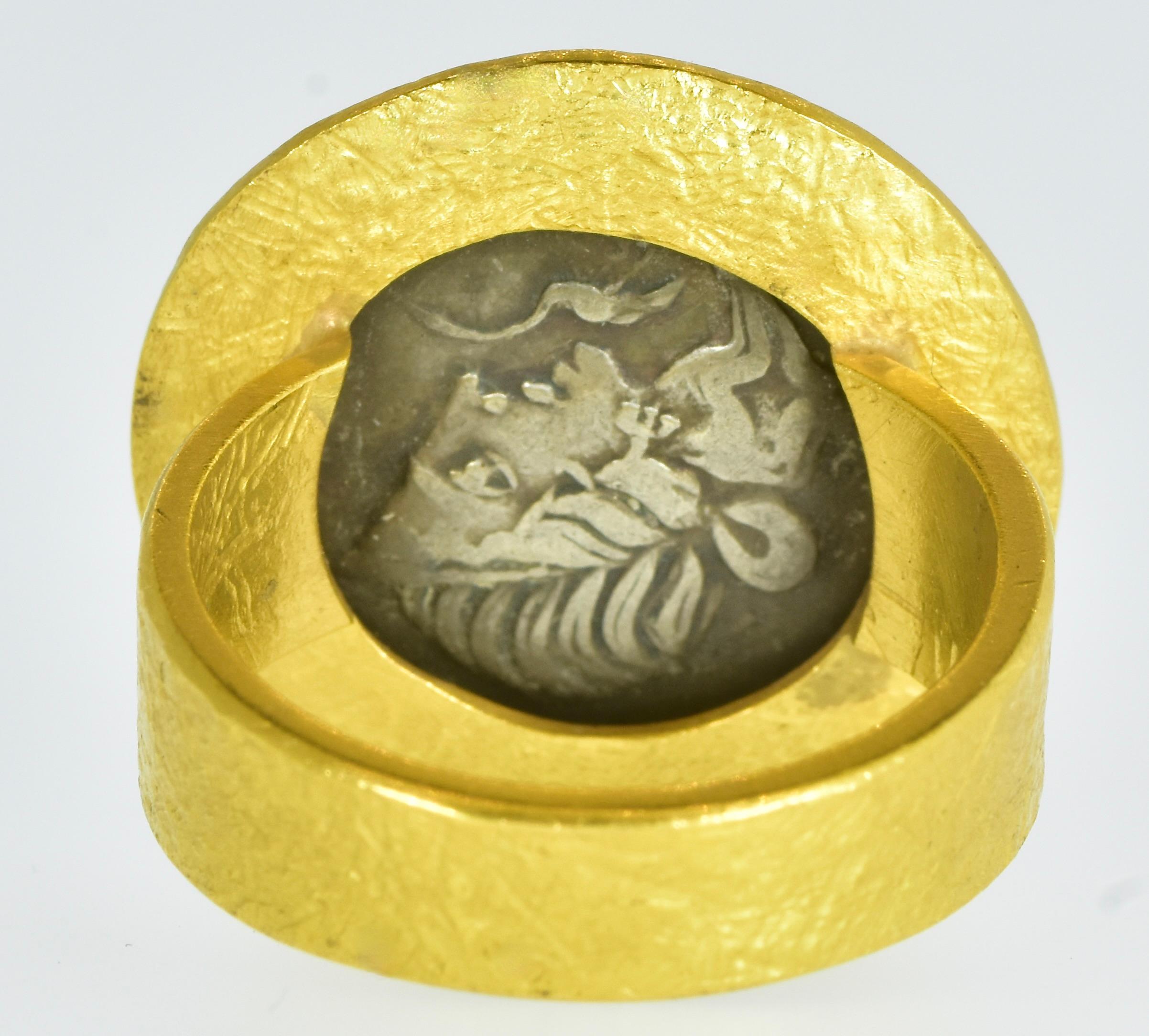 Ancient Roman, 81 B.C, Coin  22K gold Ring centering the Authentic Fine Denarius For Sale 4