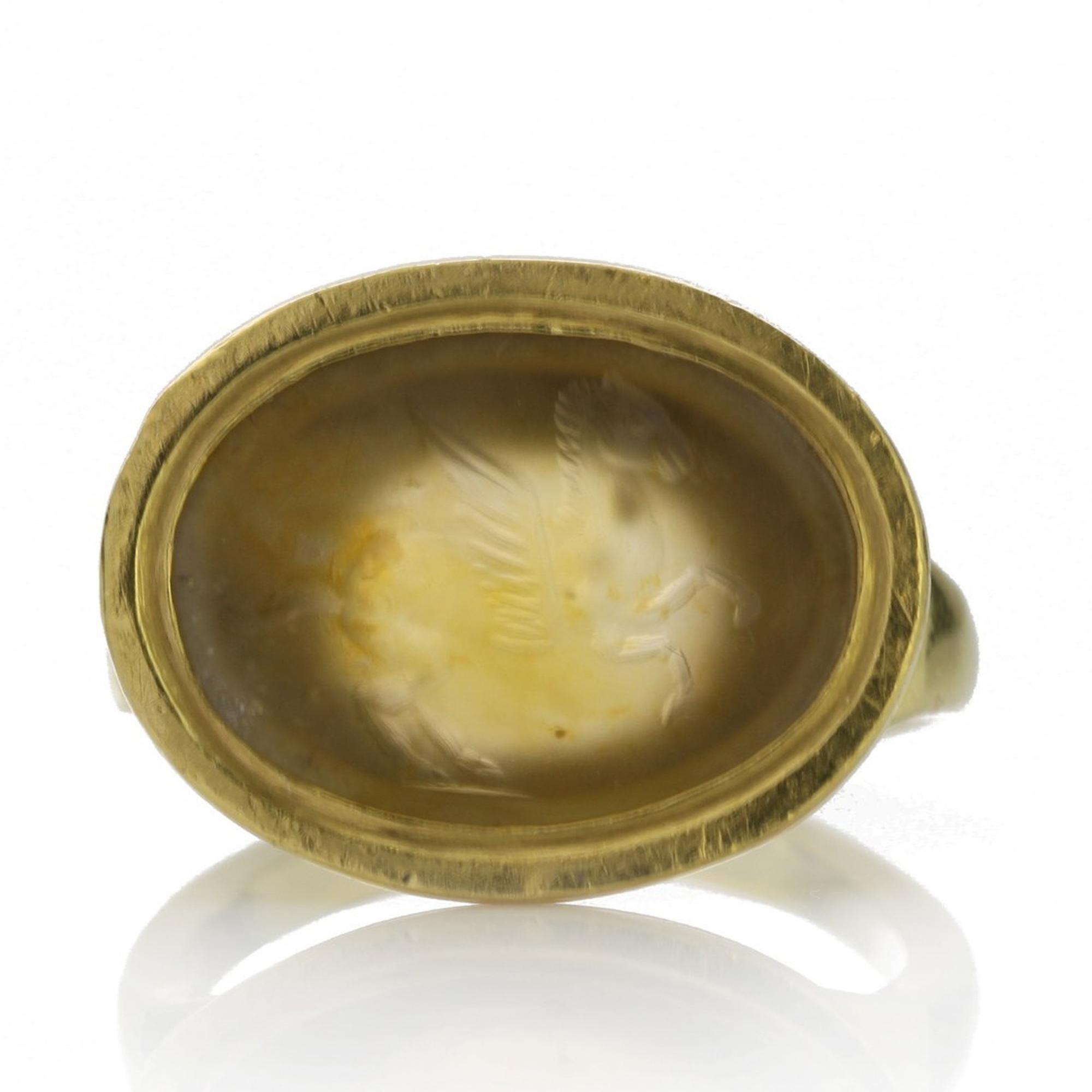 Ancient Roman agate intaglio of Pegasus in vintage high carat setting as a ring. For Sale 3