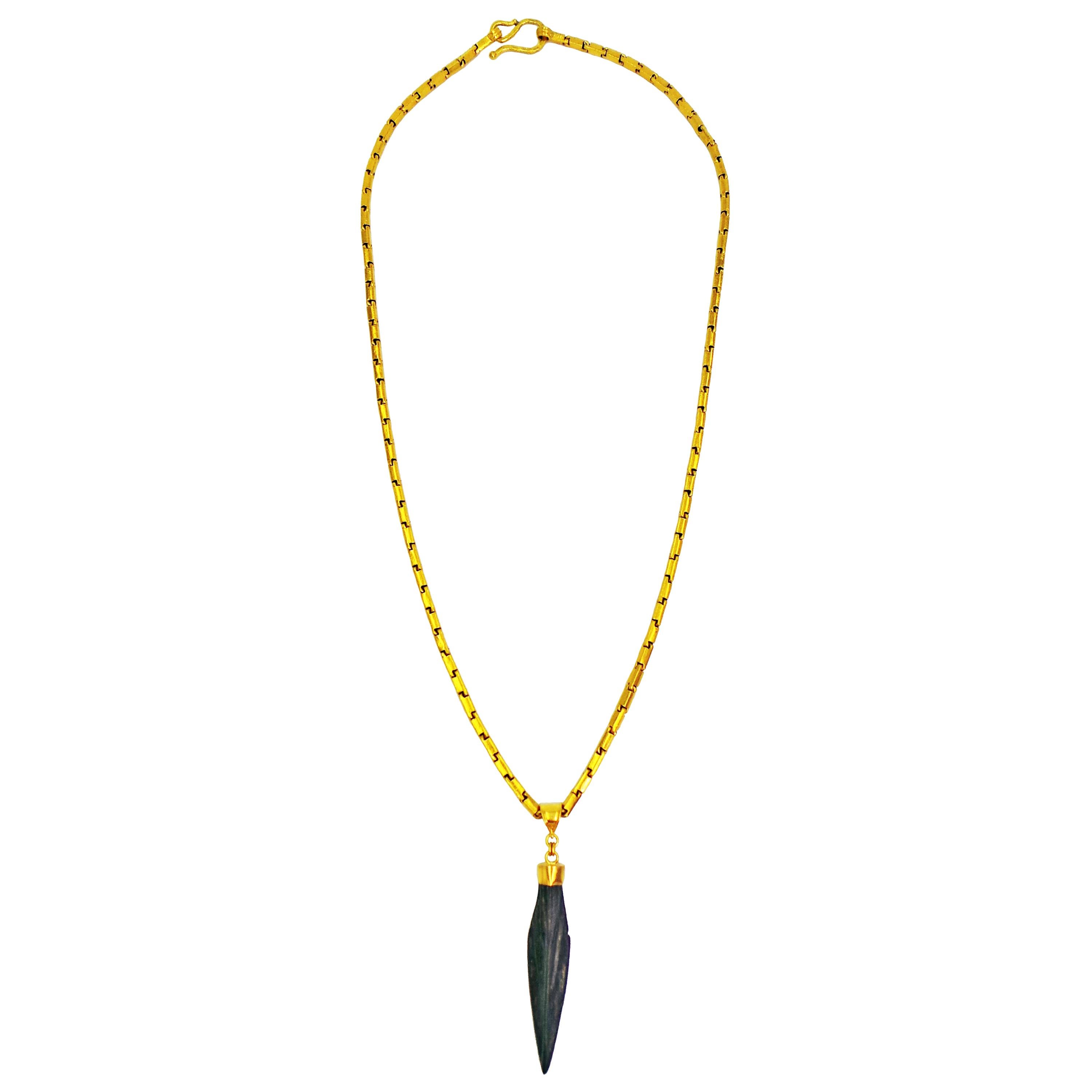 Ancient Roman Bronze Arrowhead 22 Karat Yellow Gold Pendant Necklace