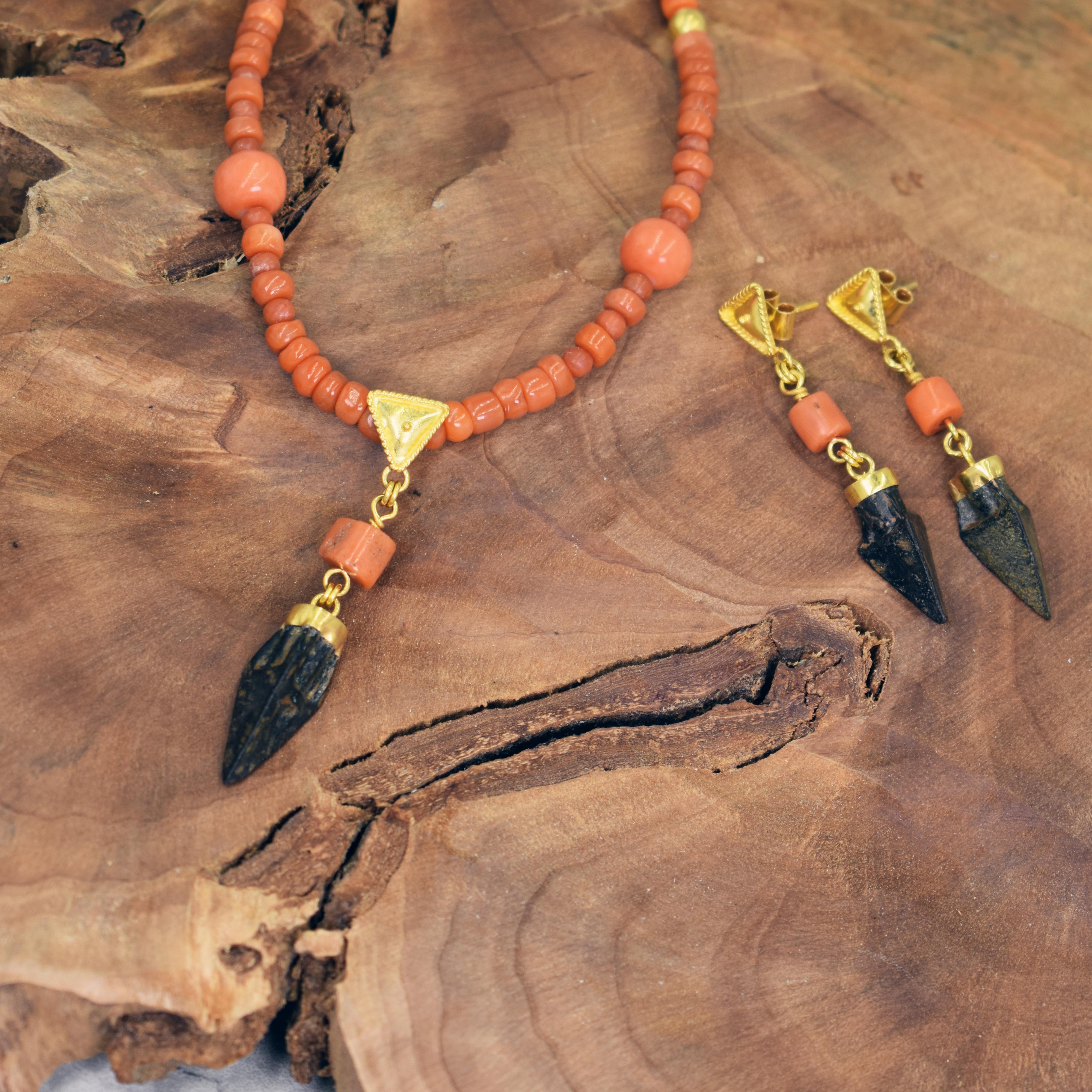 Women's Ancient Roman Bronze Arrowhead Coral 22 Karat Gold Necklace and Earrings Set For Sale