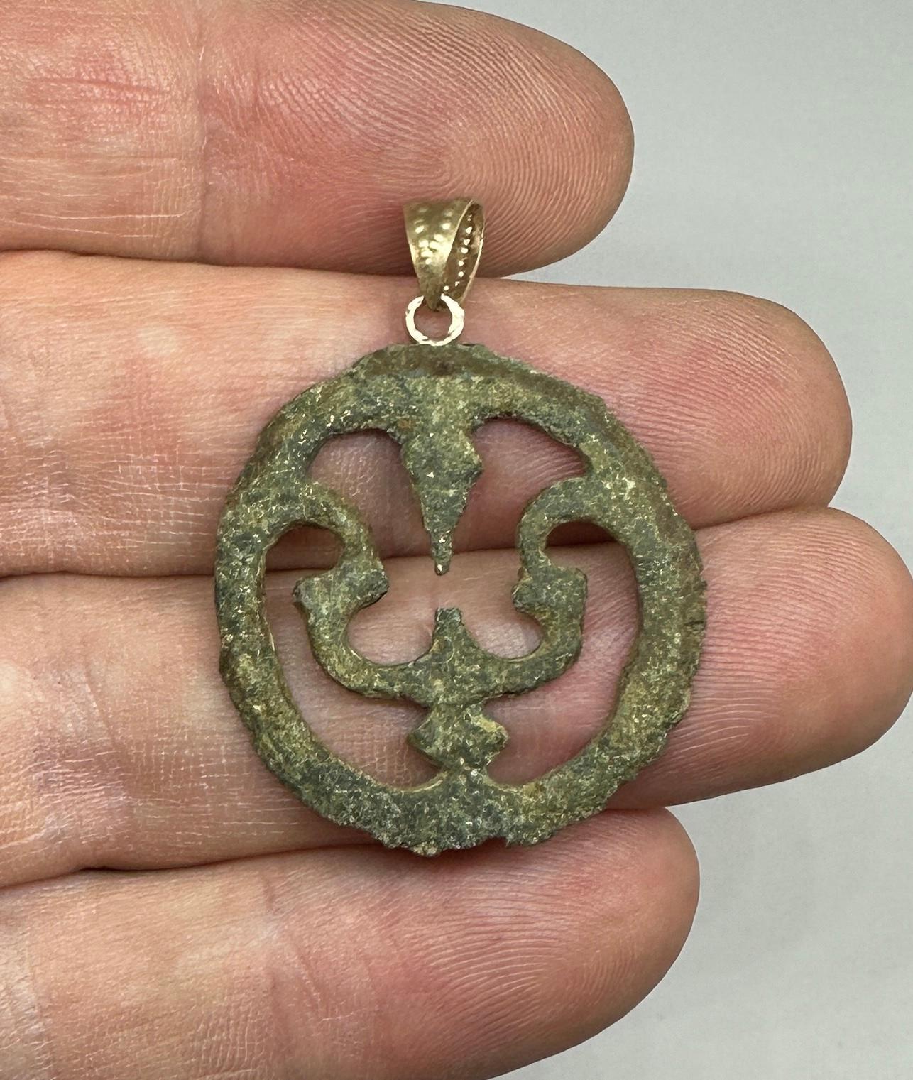 Femenino o masculino Antiguo collar romano con hebilla de bronce Garantía de oro de 14 quilates del siglo I-II d.C. en venta