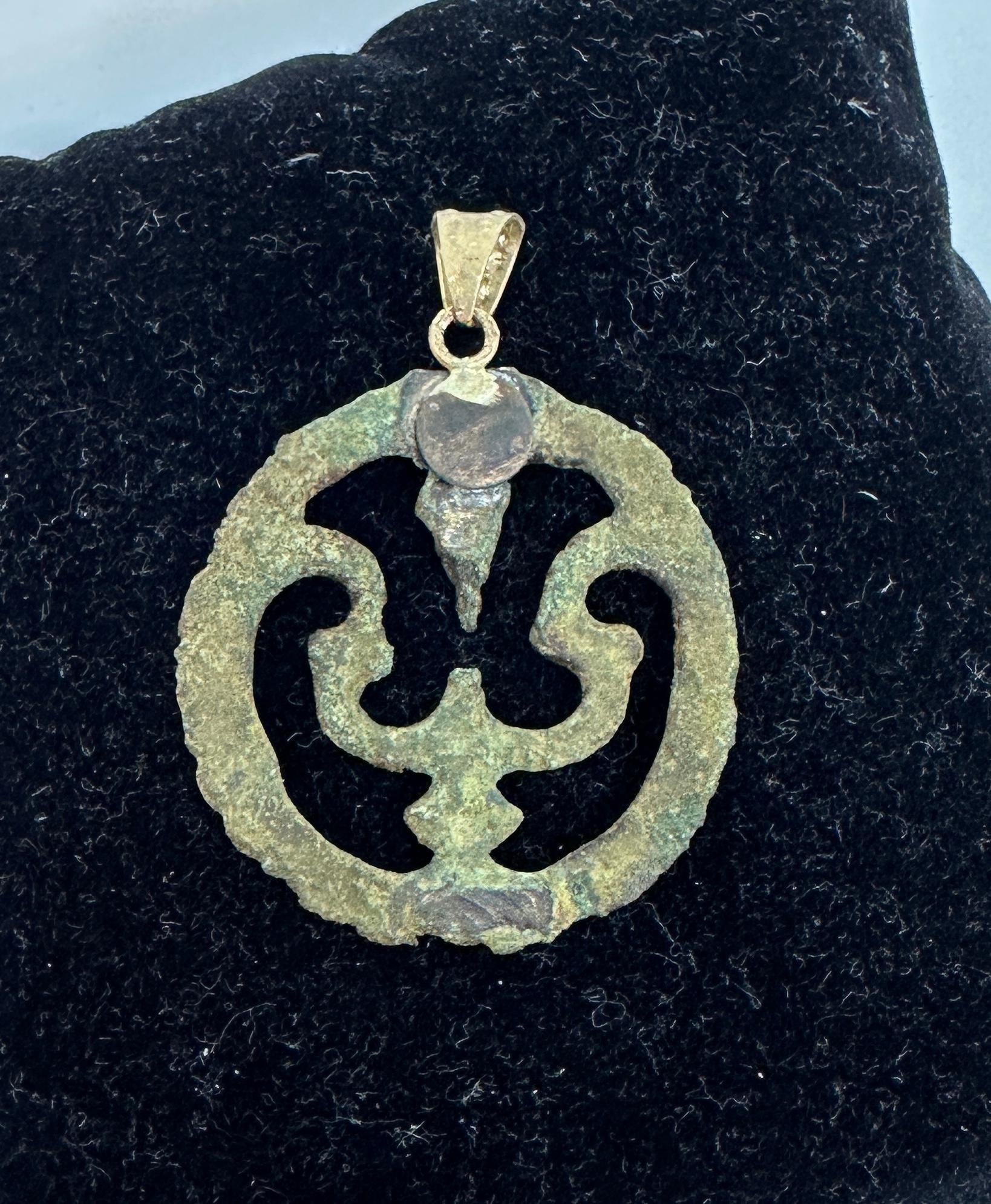 Antiguo collar romano con hebilla de bronce Garantía de oro de 14 quilates del siglo I-II d.C. en venta 3