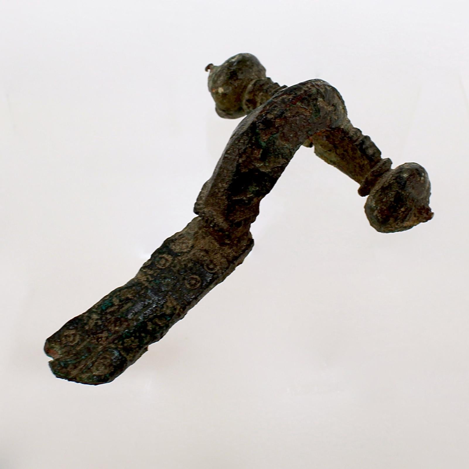 A fine ancient Roman bronze fibula.

A so-called 'crossbow' fibula.

From the private collection of Lawrence Majewski, who was a former conservator at the Metropolitan Museum of Art. 

Simply a wonderful piece for the Wunderkammer or Curio