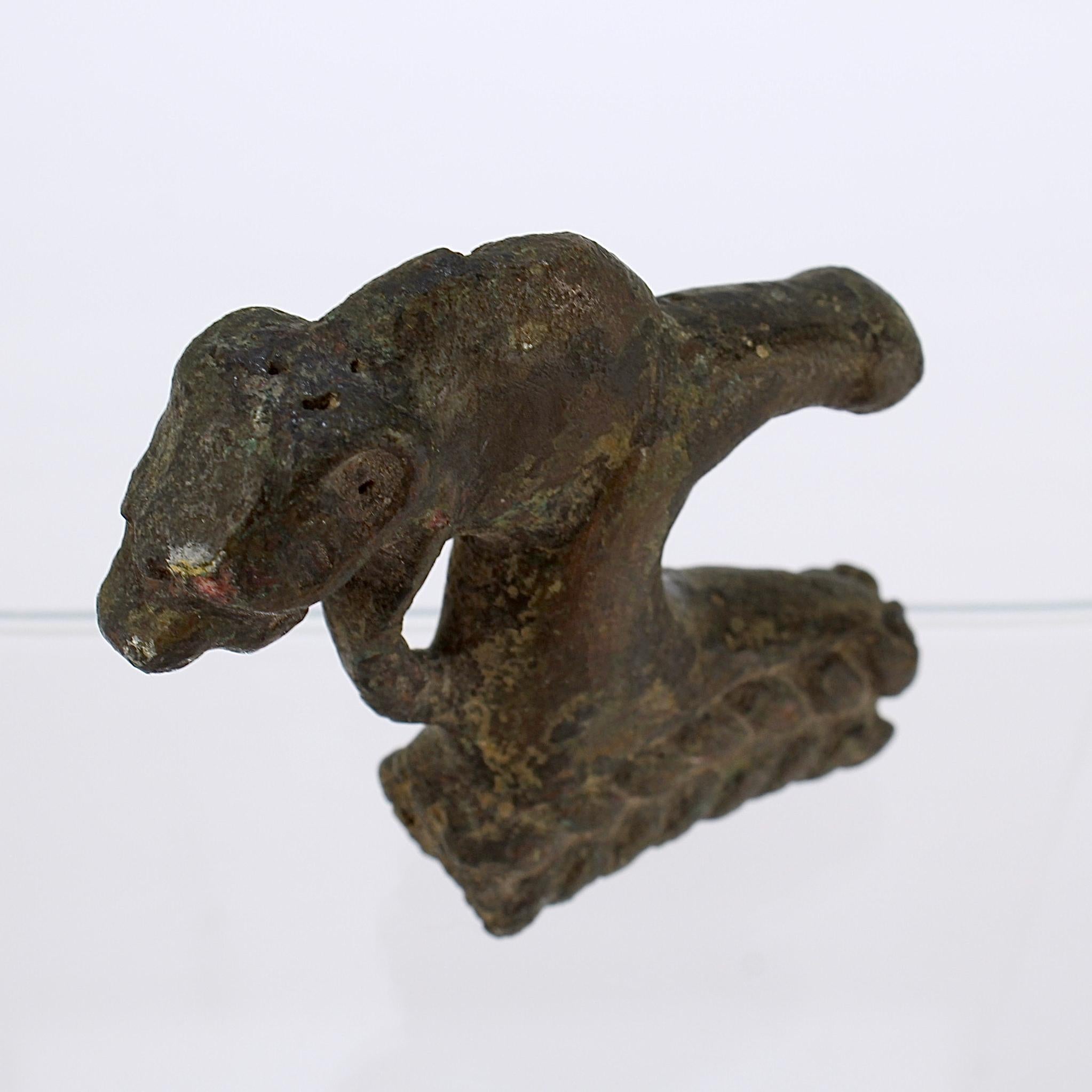 Poignée ou artefact romain antique en bronze en vente 4