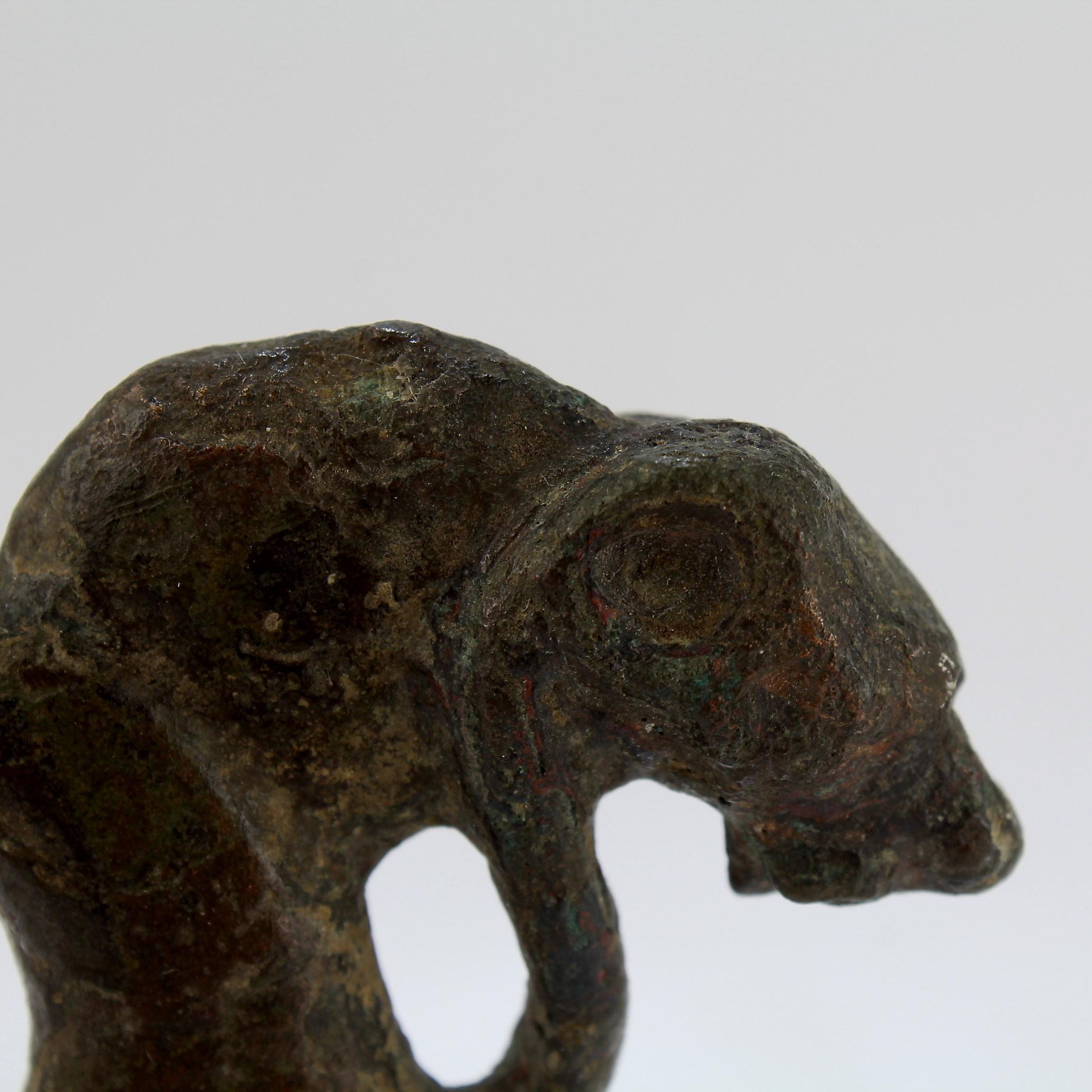 Poignée ou artefact romain antique en bronze en vente 2