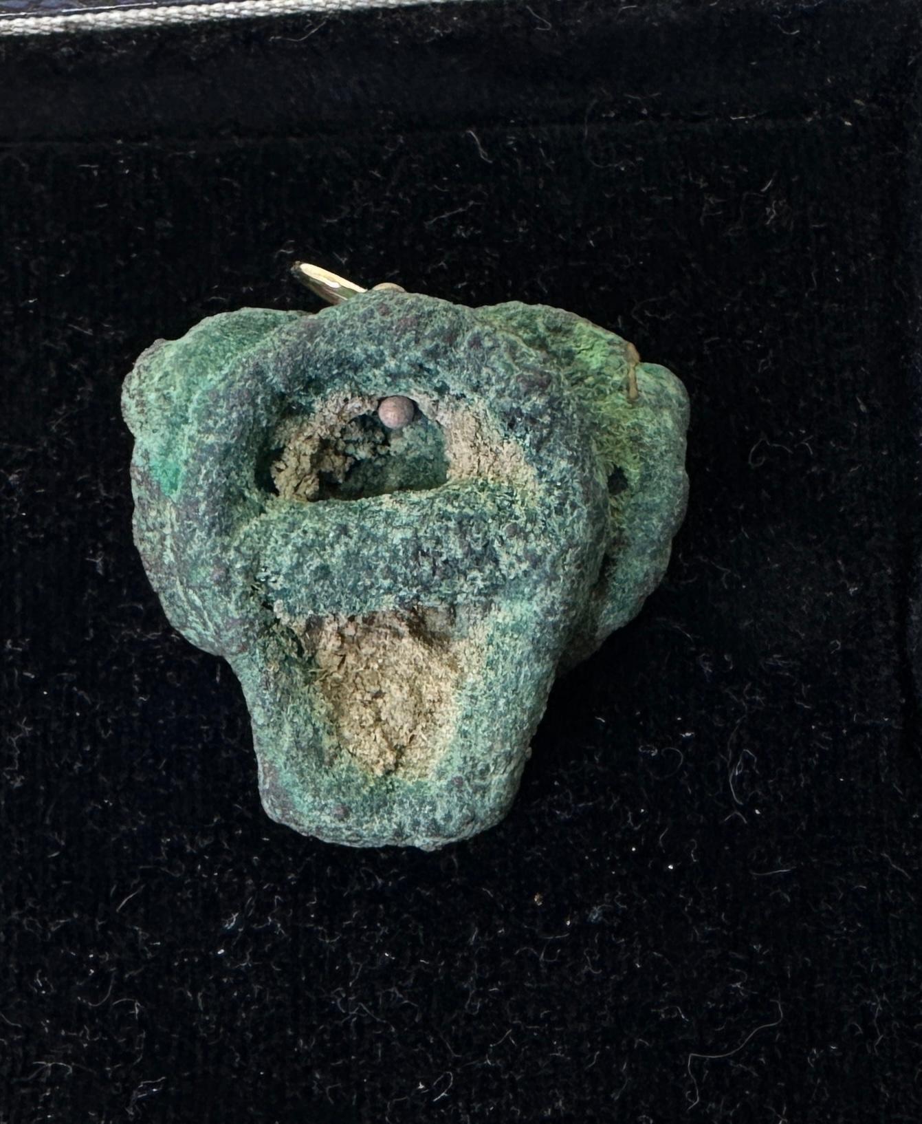 Ancient Roman Bronze Head of A Ram Amulet Pendant 2nd Century AD 14 Karat Gold in vendita 5