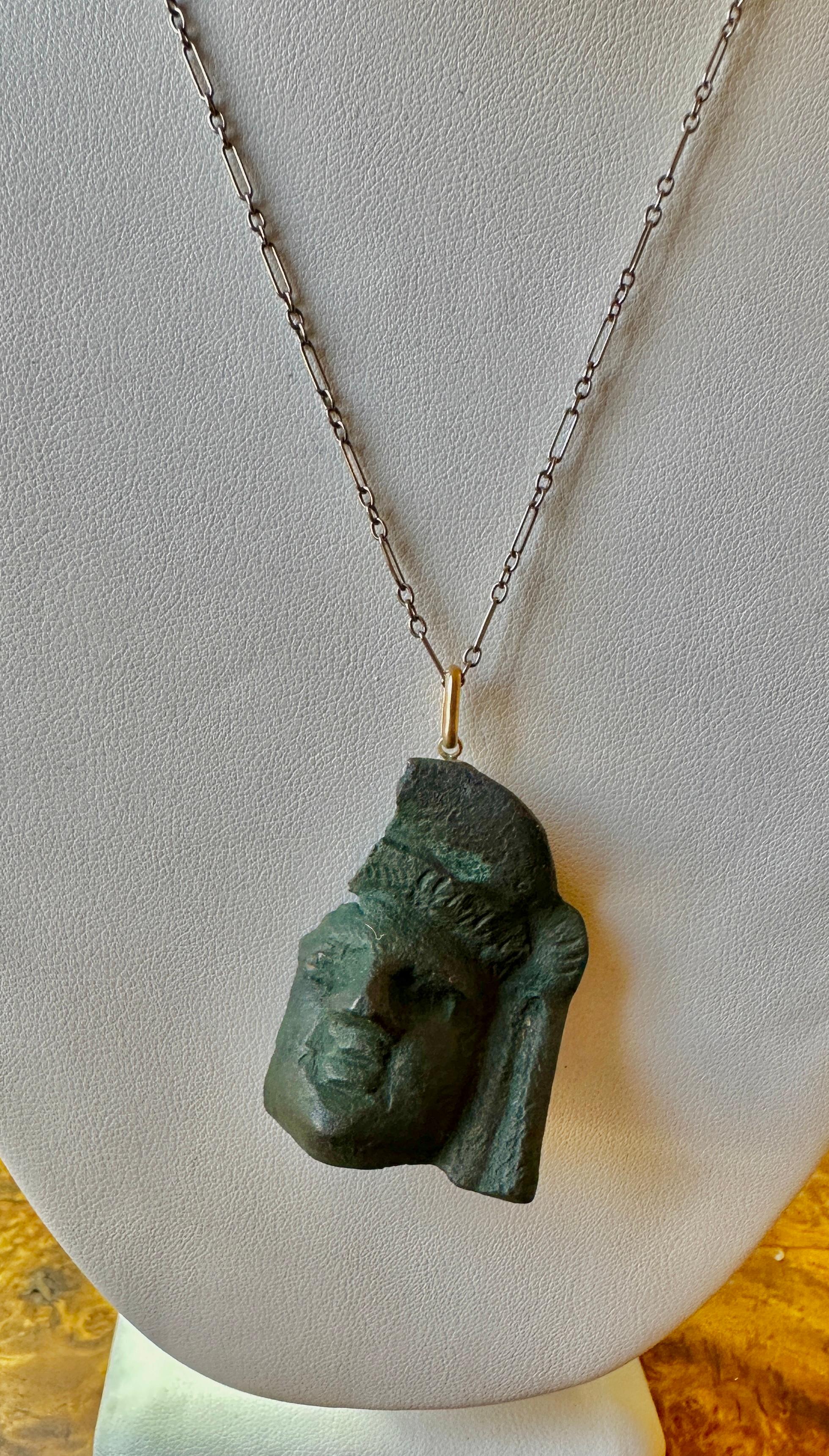 Ciondolo antico romano in bronzo a forma di testa di giovane del II secolo d.C. Oro 14 carati In condizioni ottime in vendita a New York, NY