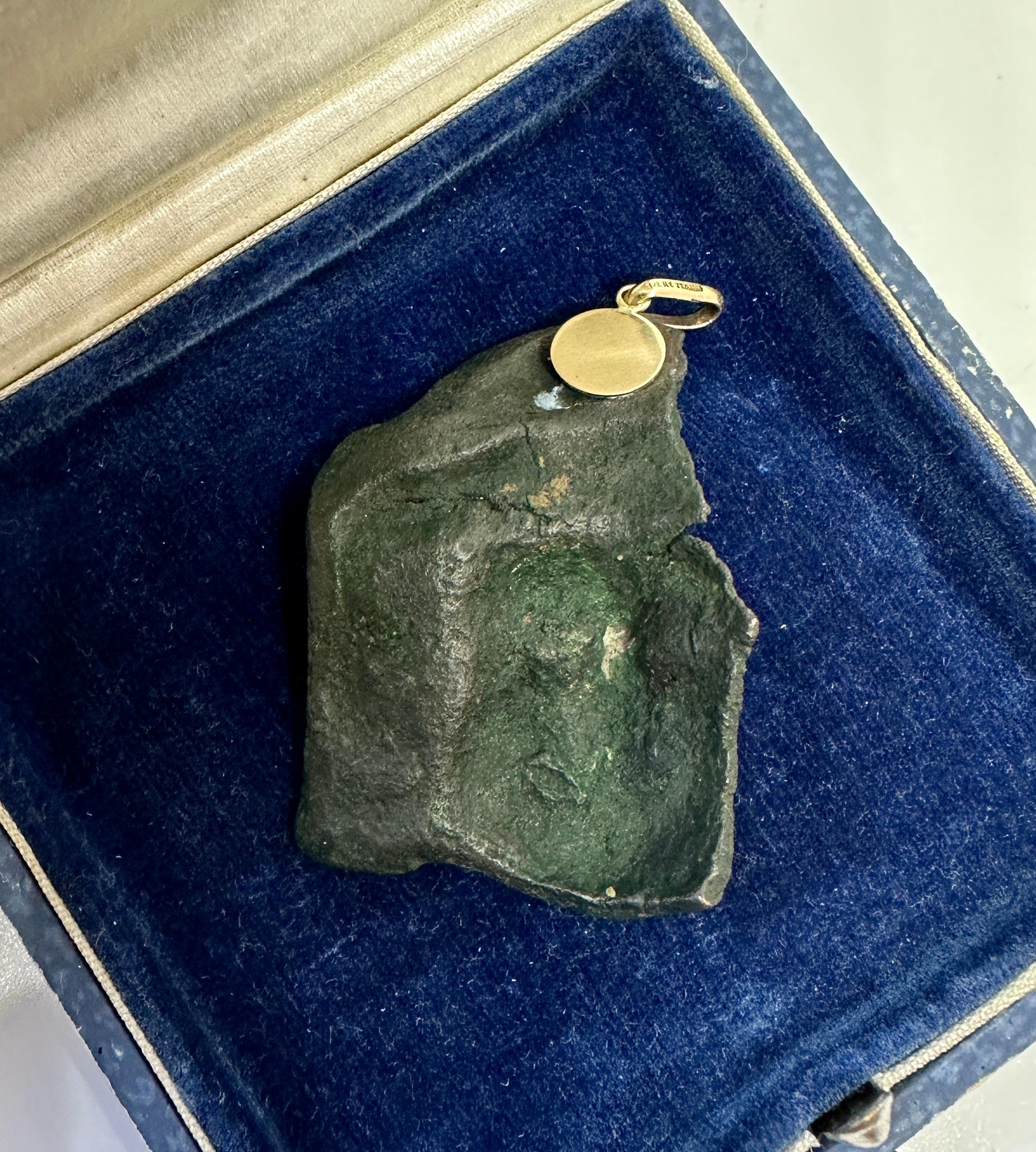 Ciondolo antico romano in bronzo a forma di testa di giovane del II secolo d.C. Oro 14 carati in vendita 4