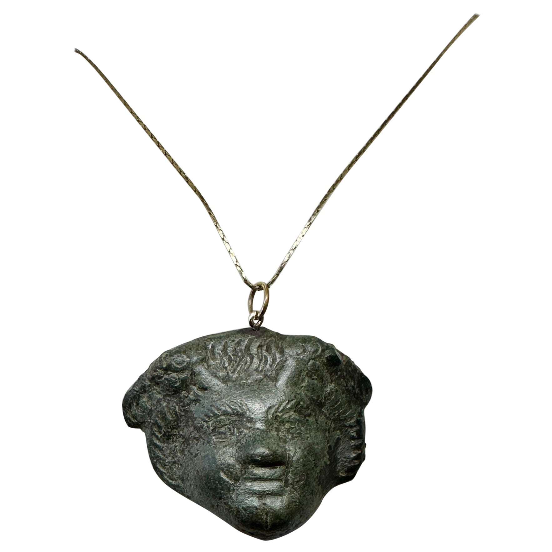 Collar con colgante de bronce de la Antigua Roma con la cabeza de Medusa y serpientes, del siglo II d. C., 14K