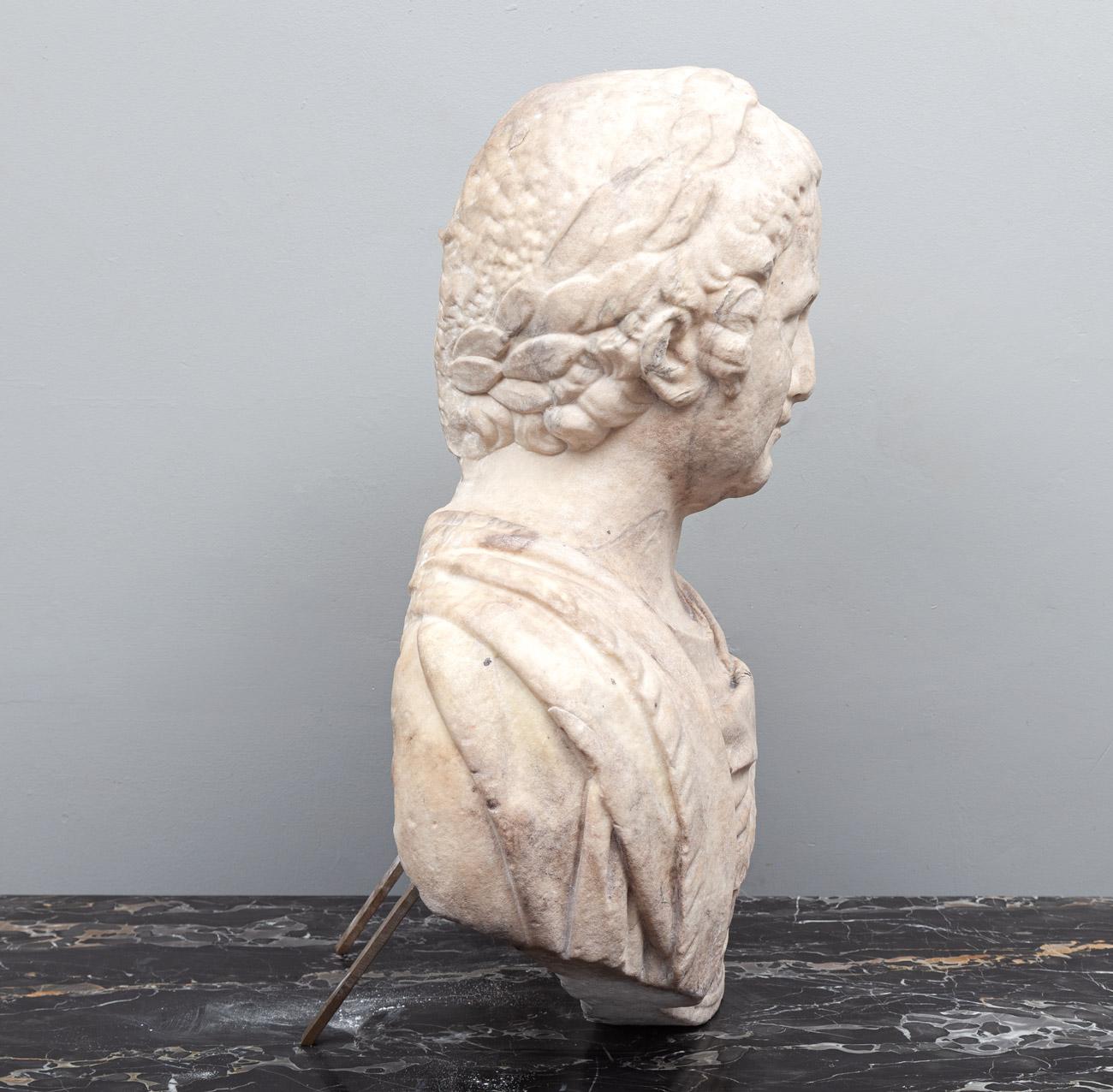 italien Buste romain d'antiquités en vente