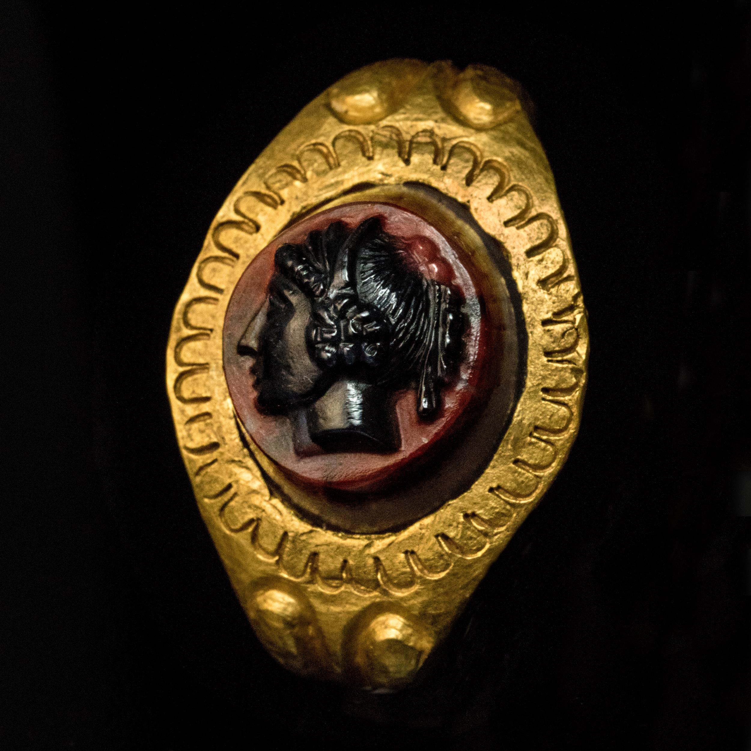 Antiker römischer Kamee-Ring aus hohem Karat Gold im Zustand „Hervorragend“ im Angebot in Chicago, IL