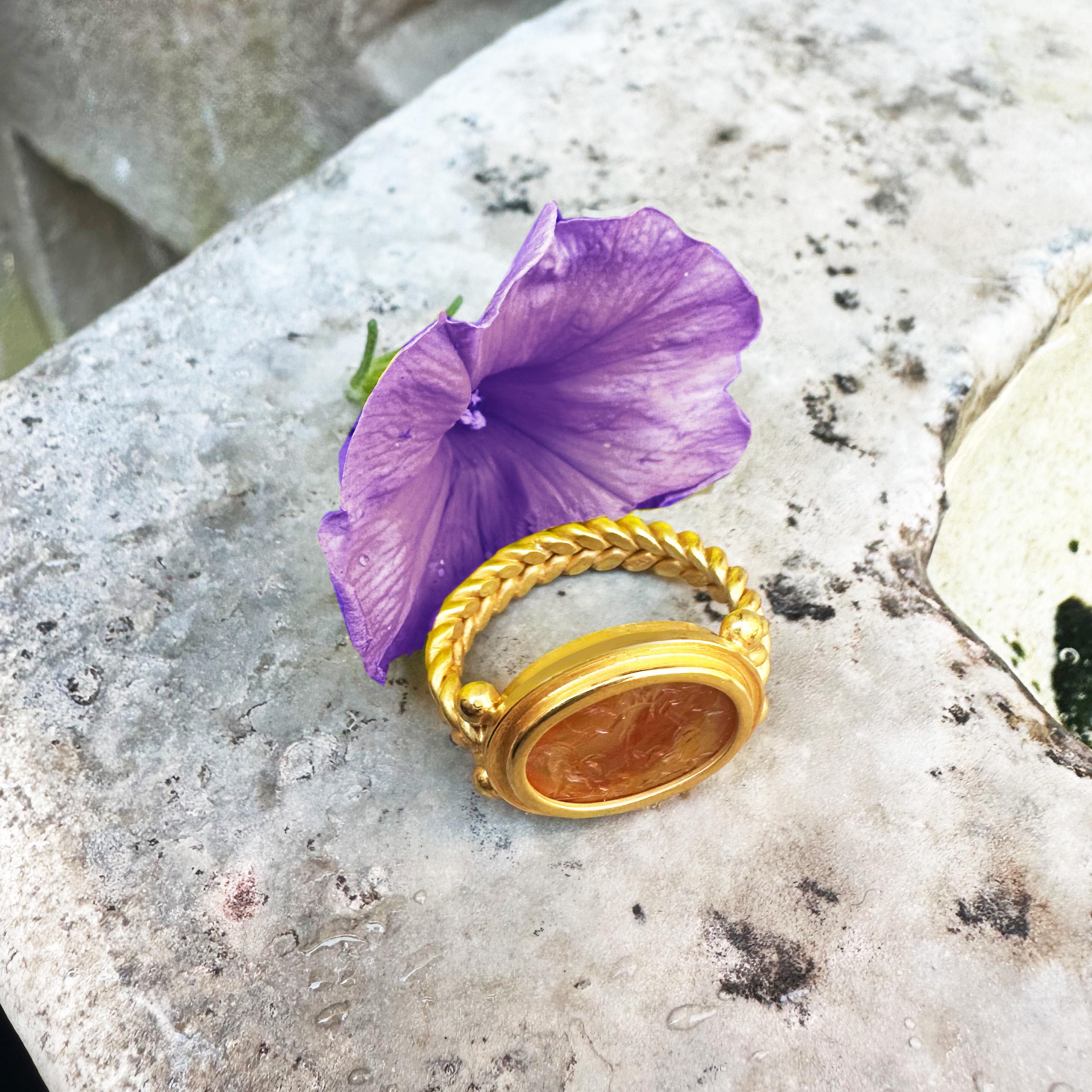 Women's or Men's Ancient Roman Carnelian Intaglio 18Kt Gold Ring depicting God Eros and roosters For Sale