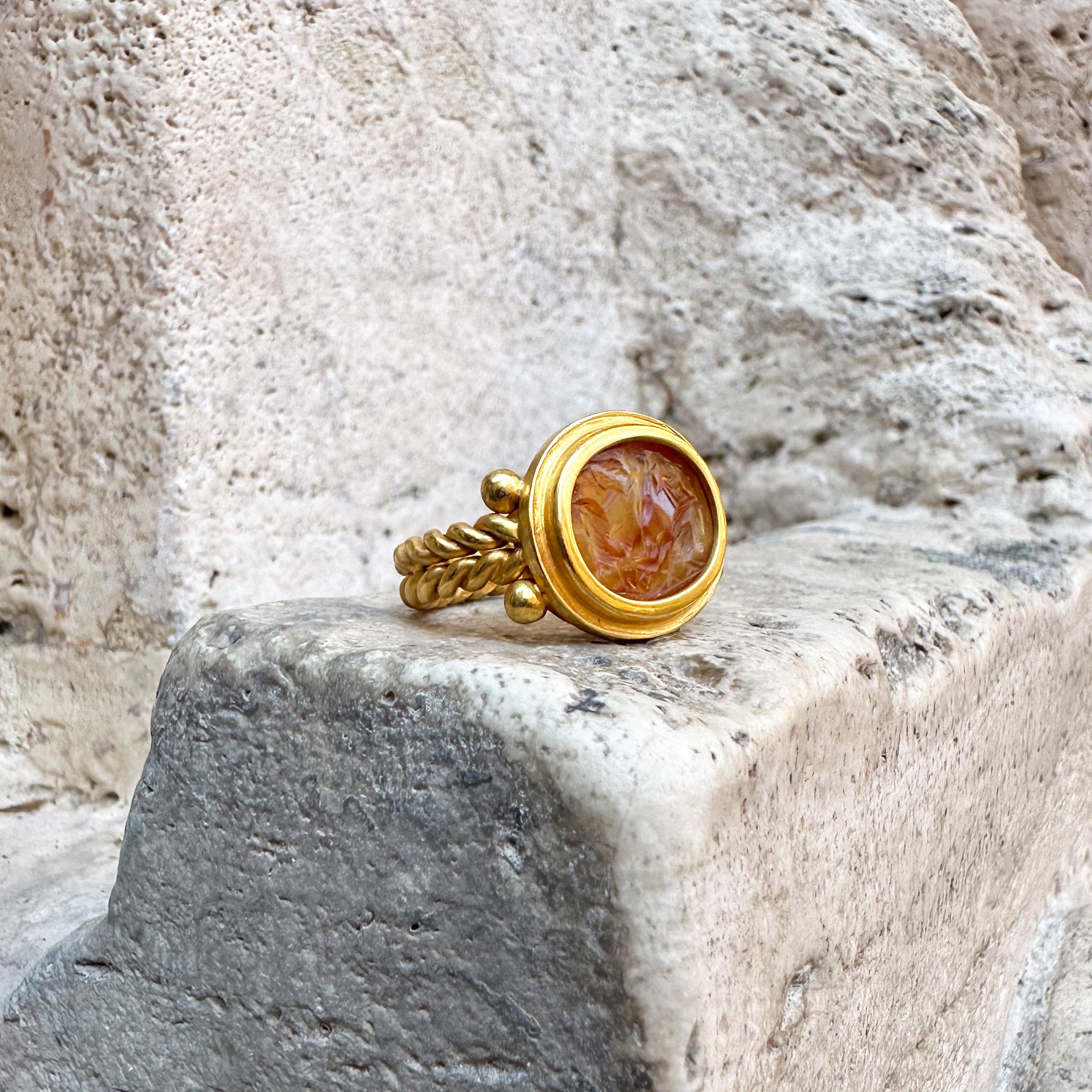 Ancient Roman Carnelian Intaglio 18Kt Gold Ring depicting God Eros and roosters For Sale 1