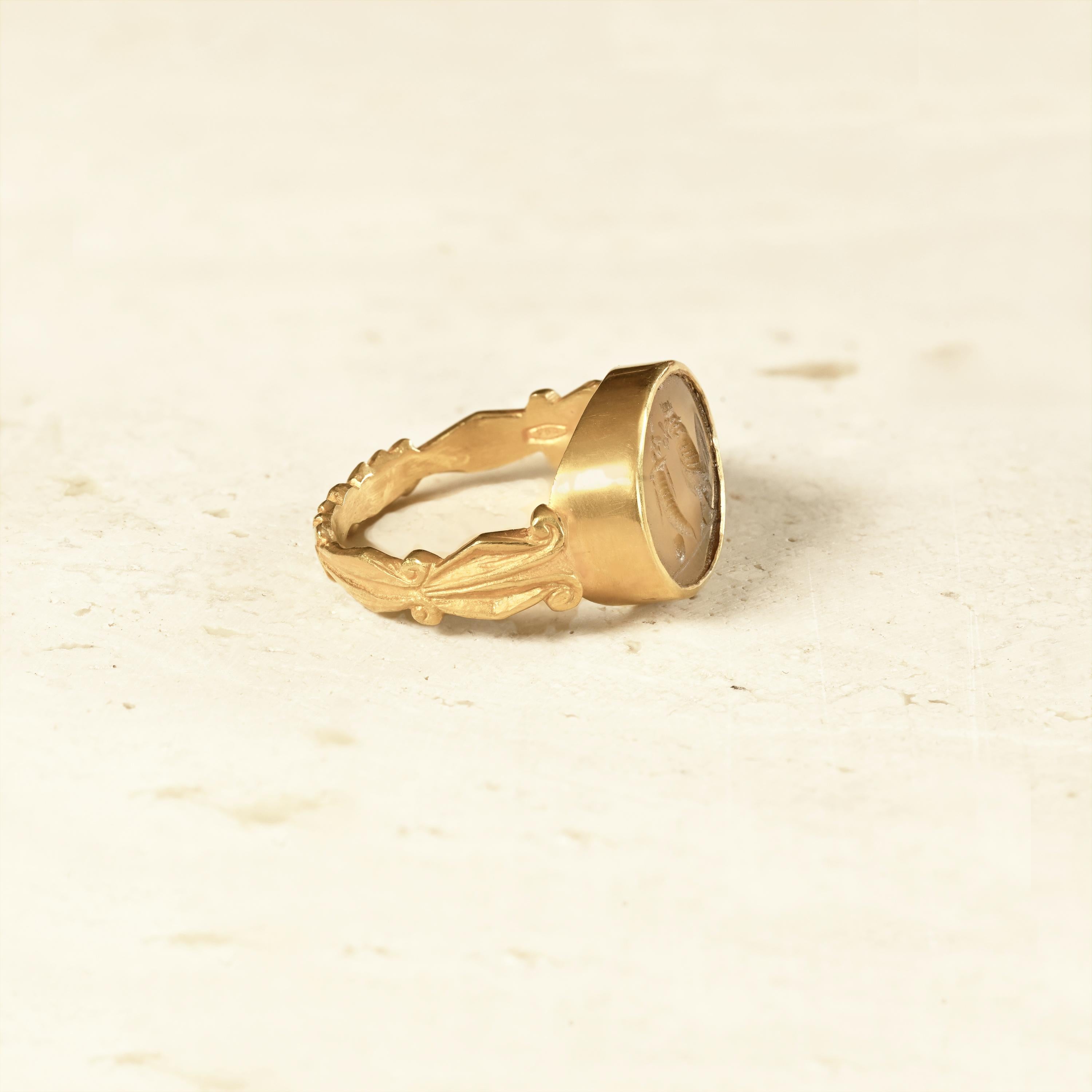 Antiker römischer Karneol-Intaglio-Ring aus 18 Karat Gold mit Hahn und Füllhorn aus Karneol für Damen oder Herren