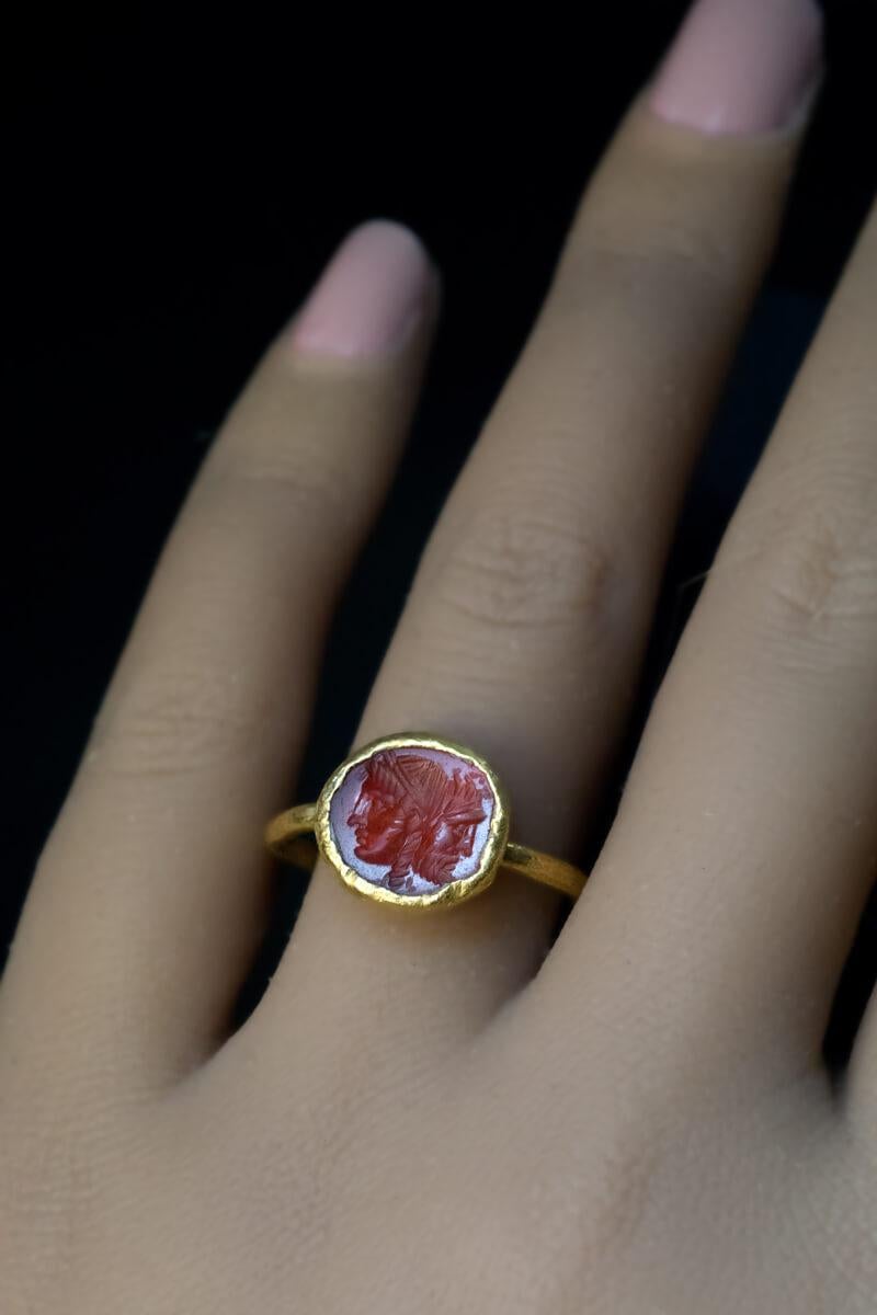 Antiker römischer Karneol-Intaglio-Goldring (Klassisch-römisch)