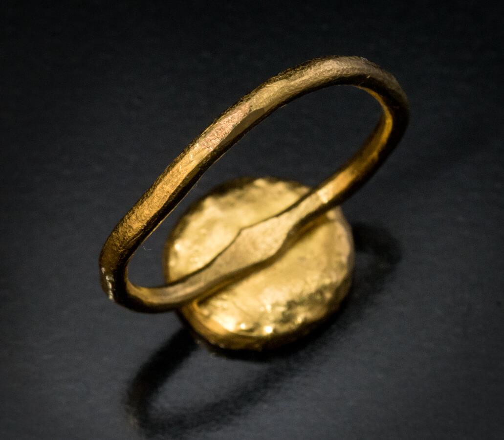 Antiker römischer Karneol-Intaglio-Goldring im Zustand „Gut“ in Chicago, IL