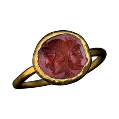 Ancienne bague romaine romaine en or à intaille en cornaline