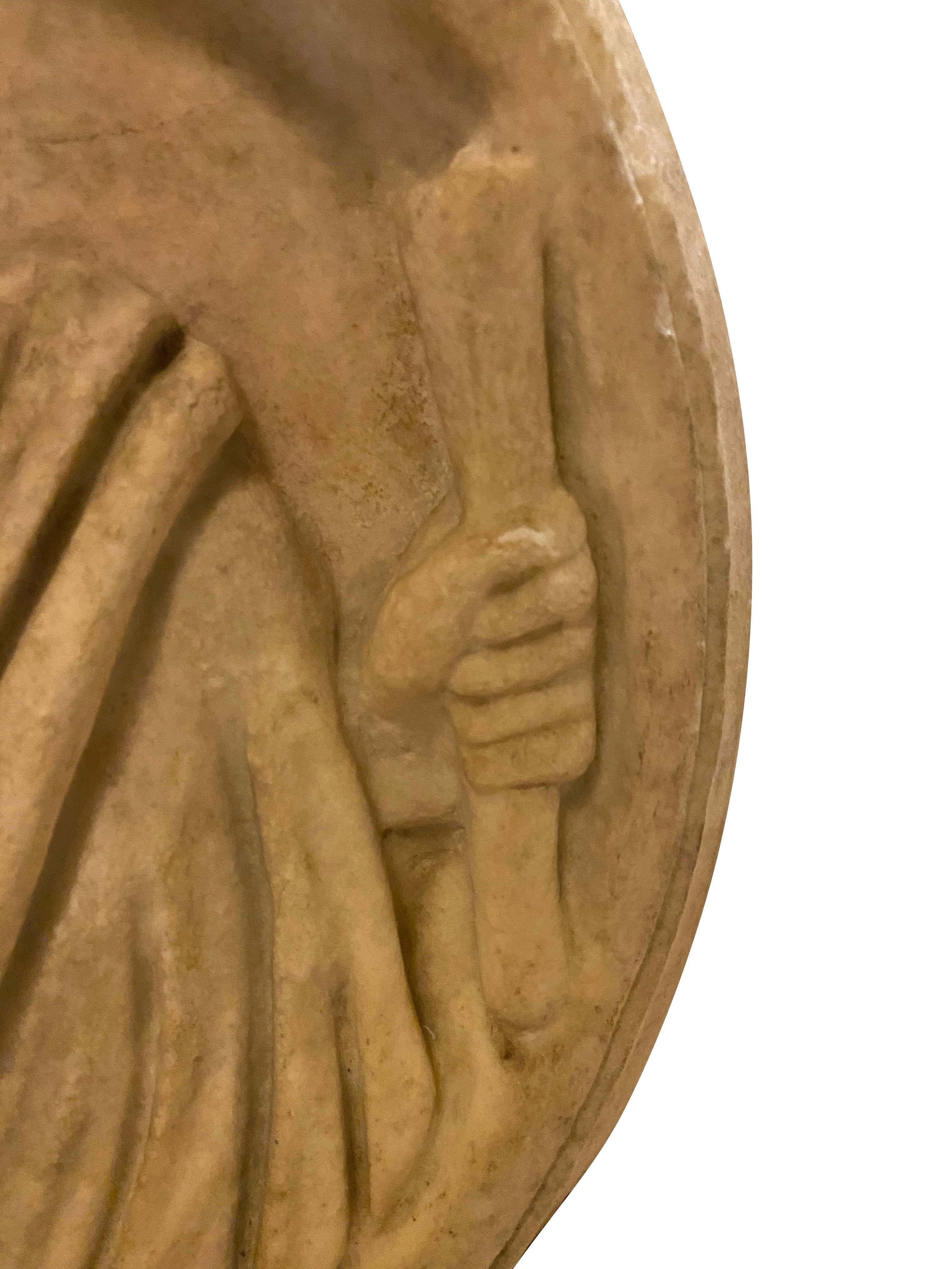 italien Rondelle romaine antique en marbre sculpté en vente
