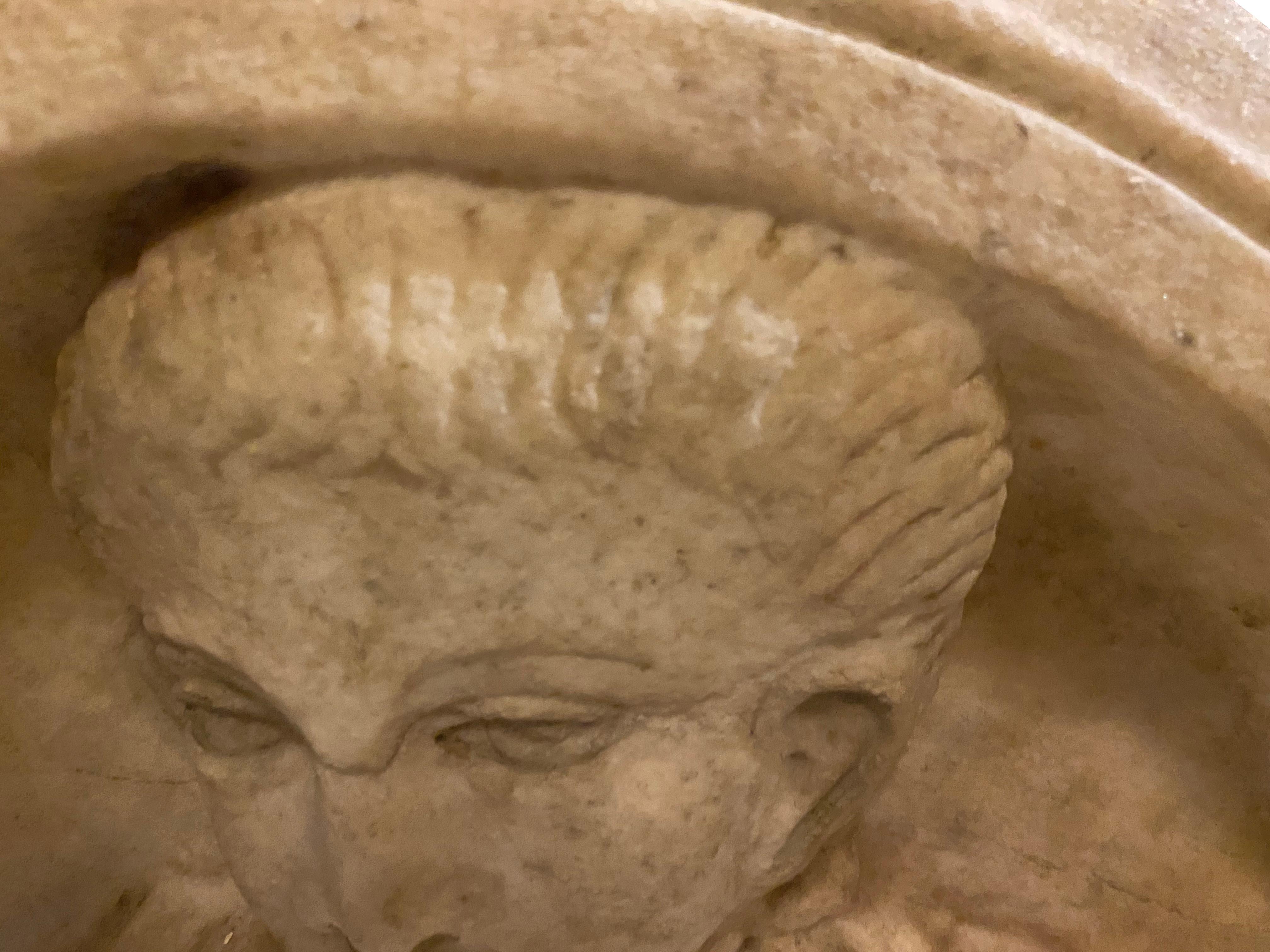 Antiker römischer geschnitzter Marmorring aus Marmor im Angebot 1
