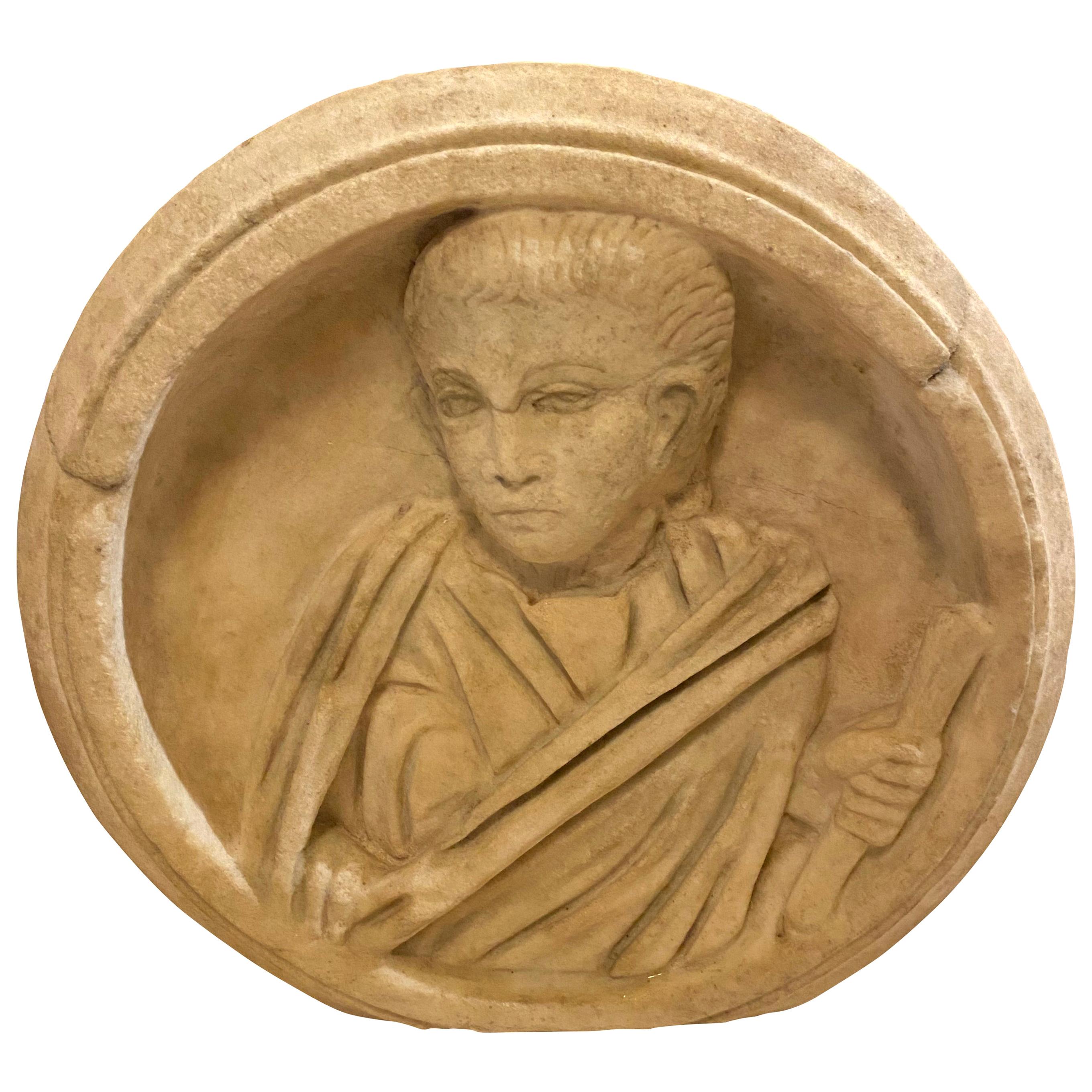 Antiker römischer geschnitzter Marmorring aus Marmor im Angebot
