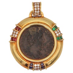 Pendentif de pièce de monnaie romaine ancienne en or 18 carats avec 3,97 carats de diamants et pierres précieuses