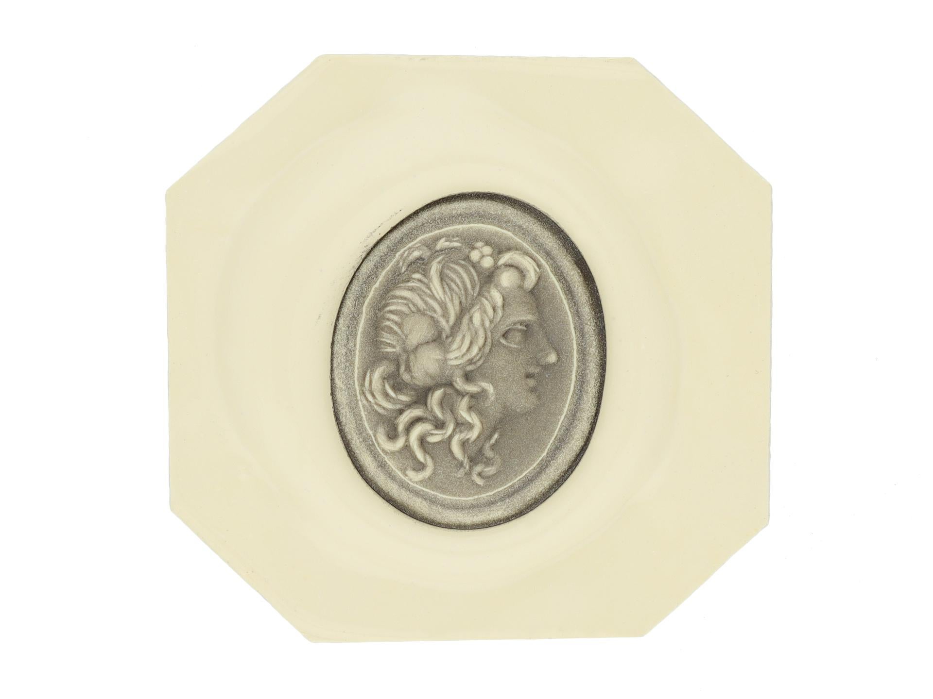 Ancienne intaille romaine en cornaline représentant Apollo vers 200 ADS Bague, française, vers 1890 Unisexe en vente