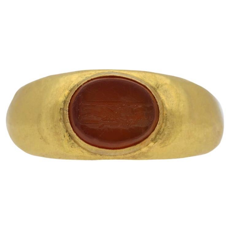 Ancient Roman cornelian signet ring with engraving of Mars, circa 2nd-3rd centur For Sale