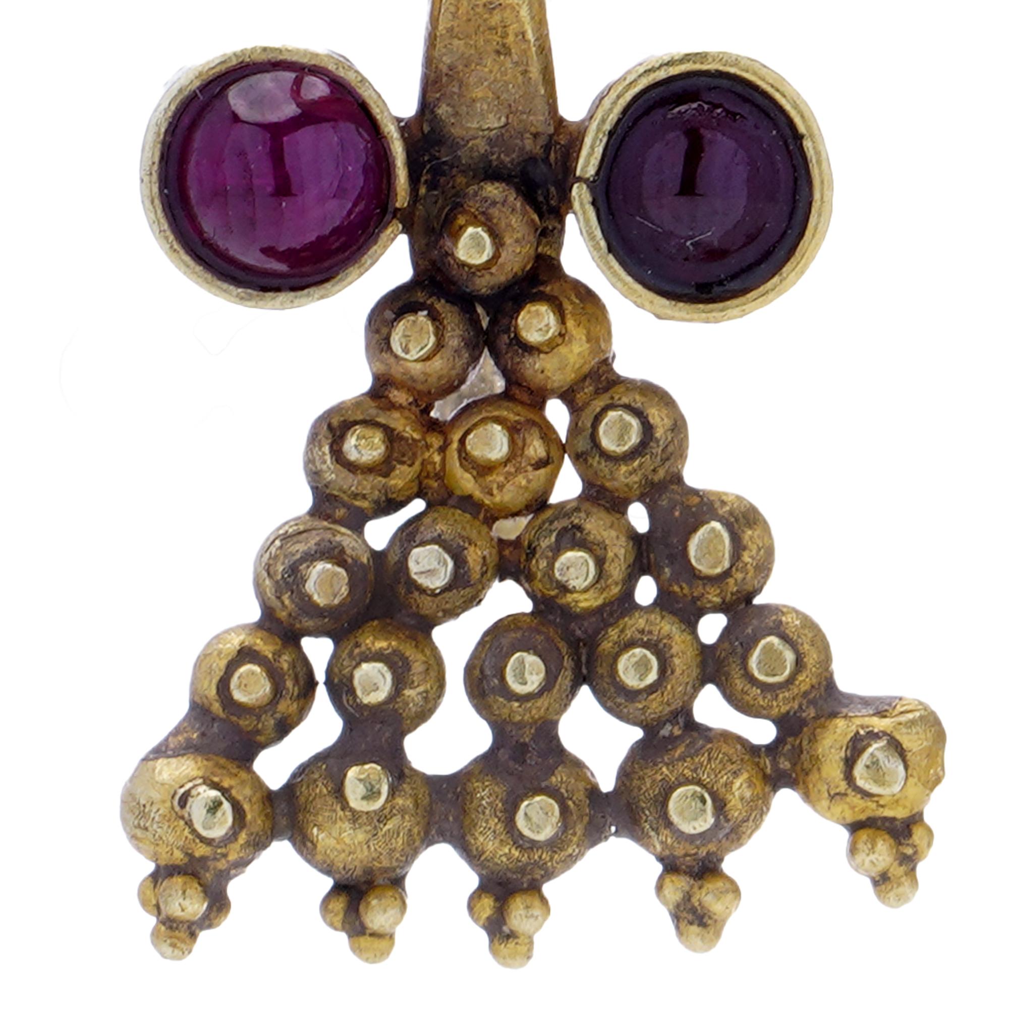 Cabochon Ancient Roman Empire 3rd-century 1yellow gold earrings set with rubies For Sale