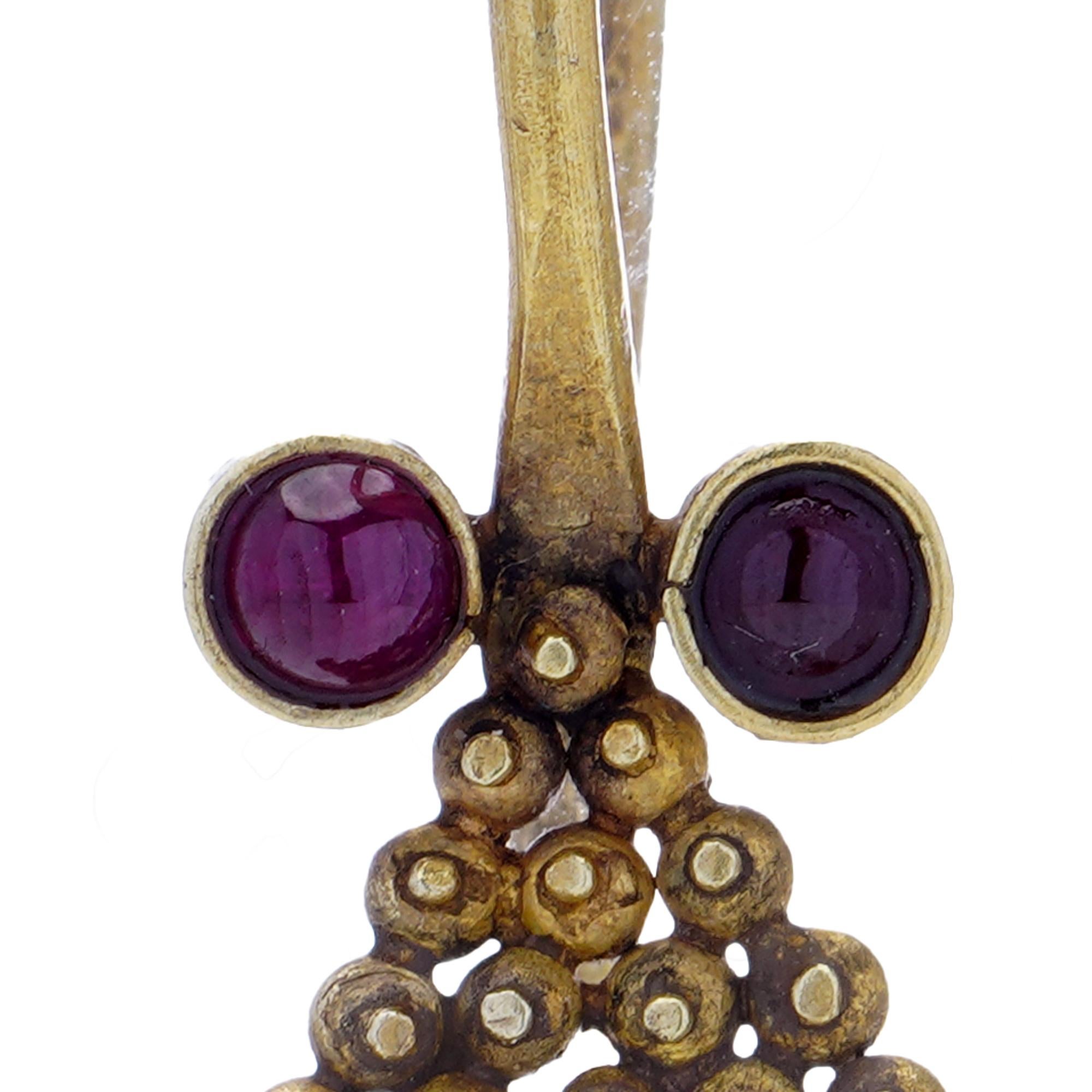 Ancient Roman Empire 3rd-century 1yellow gold earrings set with rubies In Good Condition For Sale In Braintree, GB