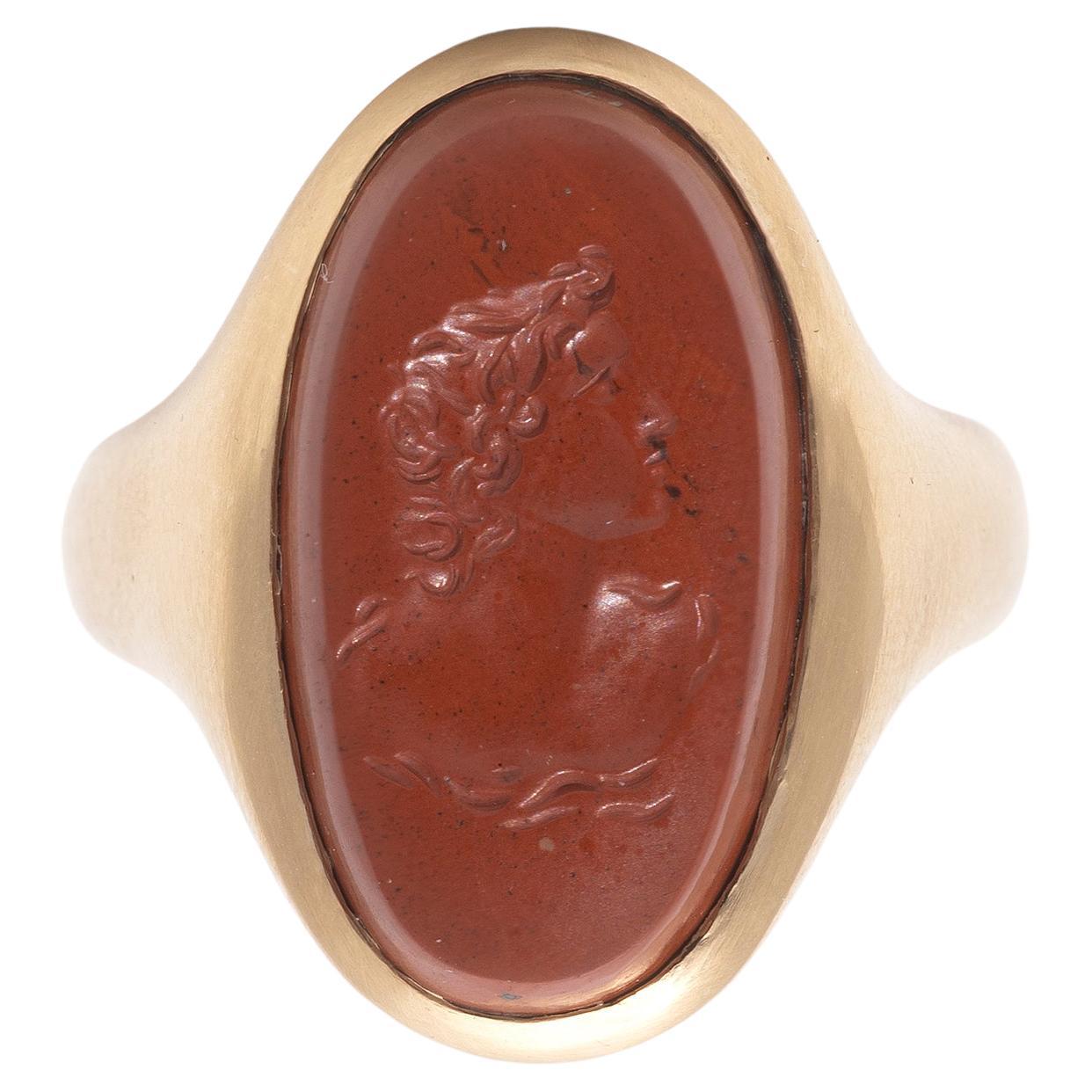 Ancienne bague romaine du premier siècle après J.-C. Intaille d'Apollon en jaspe rouge pour homme en vente
