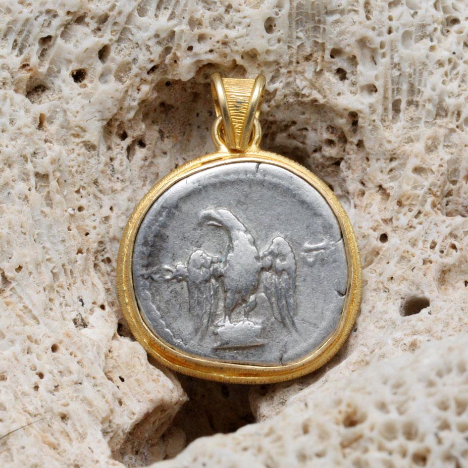 Ancient Roman First Century Emperor Vespasian Eagle Coin 18K Gold Pendant For Sale 2