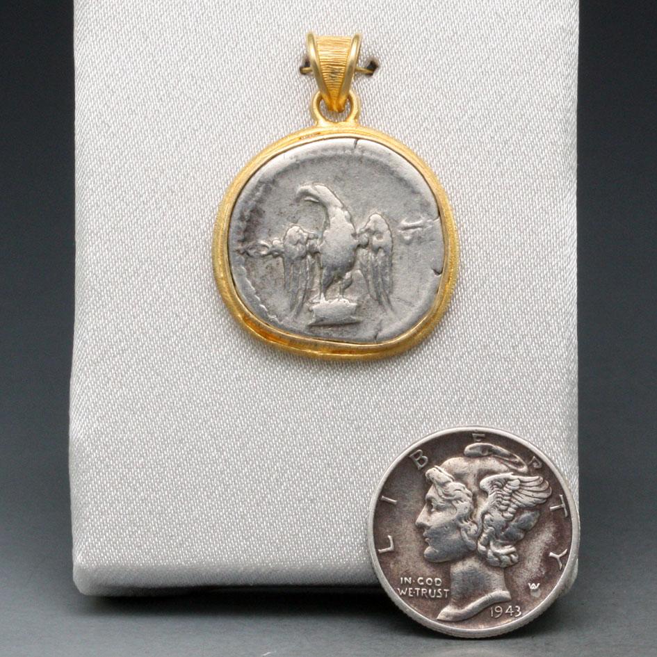 Ancient Roman First Century Emperor Vespasian Eagle Coin 18K Gold Pendant In New Condition For Sale In Soquel, CA